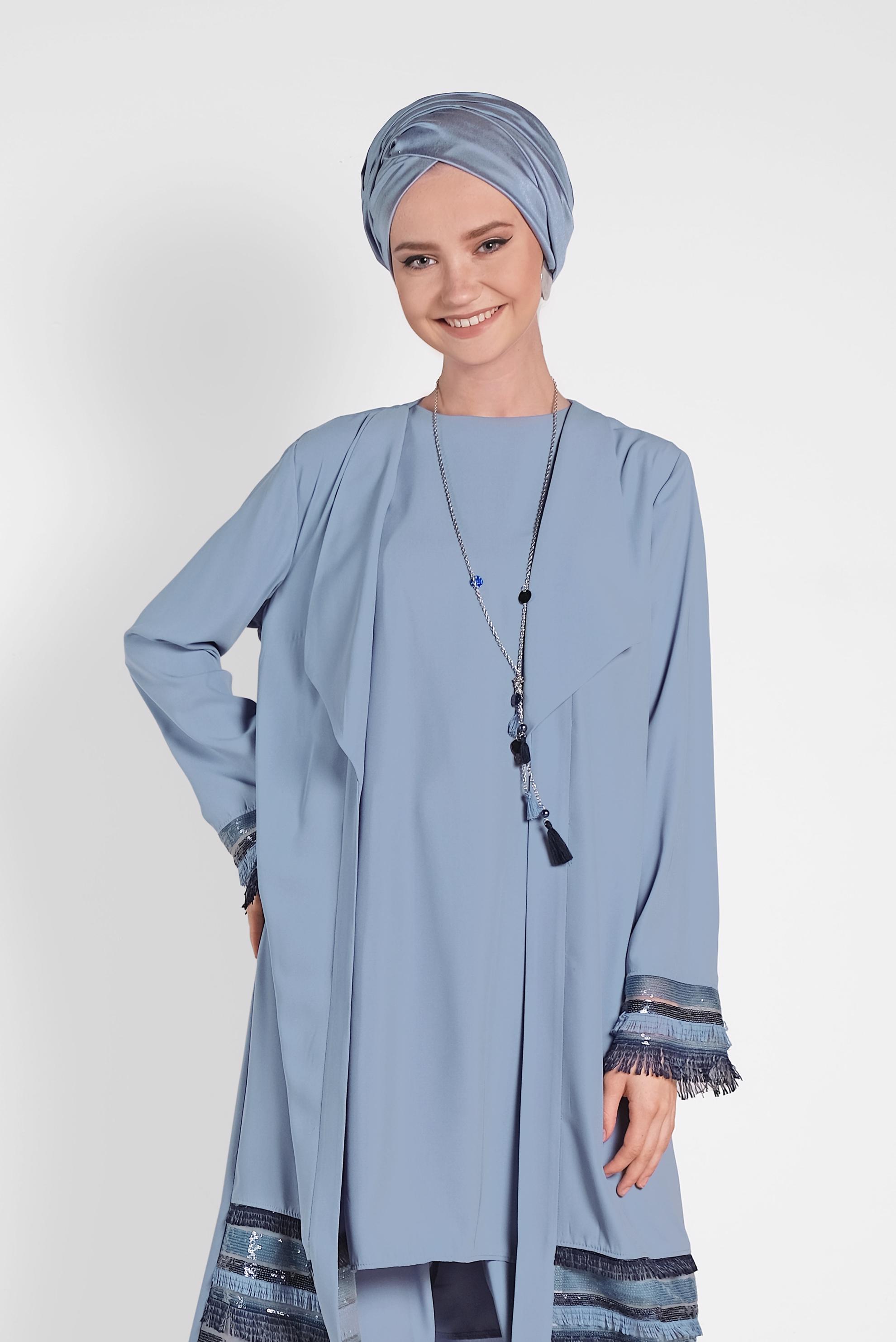 Tesettür giyim MAVİ ETEK UCU VE MANŞETLERİ PÜSKÜL DETAYLI ÜÇLÜ PANT. TAKIM 3557 