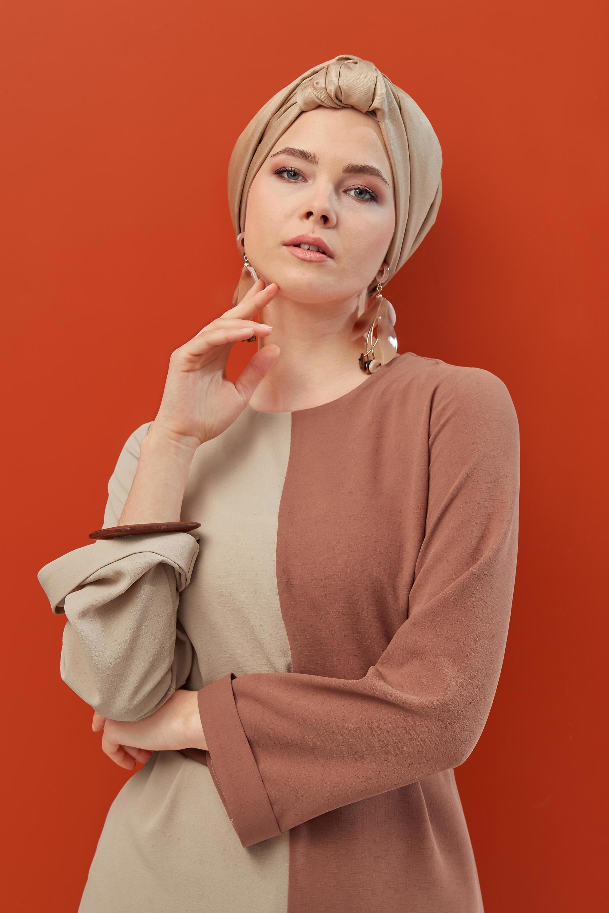 Tesettür giyim BEJ ASİMETRİK KESİM PANTOLONLU TAKIM 40670