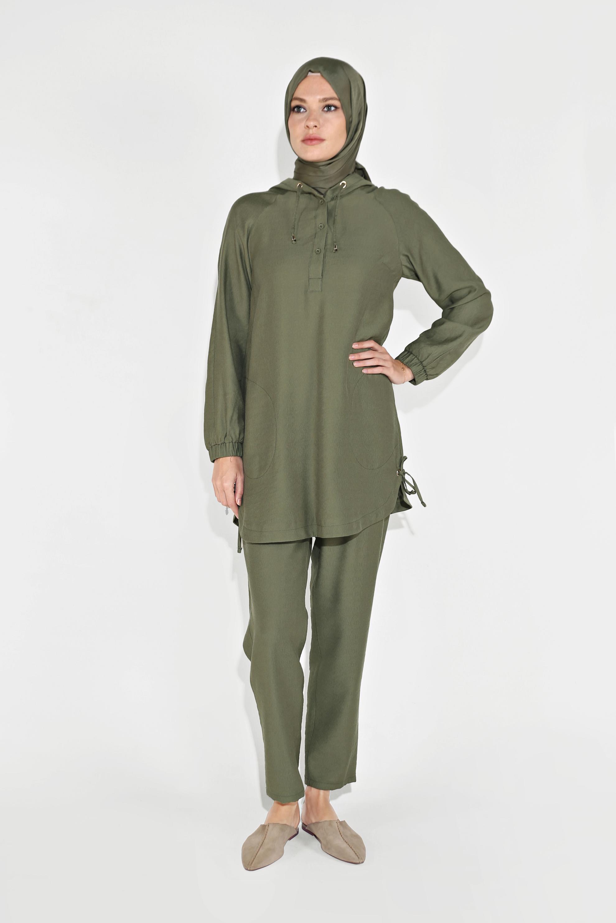 Tesettür giyim HAKİ BAĞCIKLI KAPÜŞONLU PANTOLON TAKIM 40694