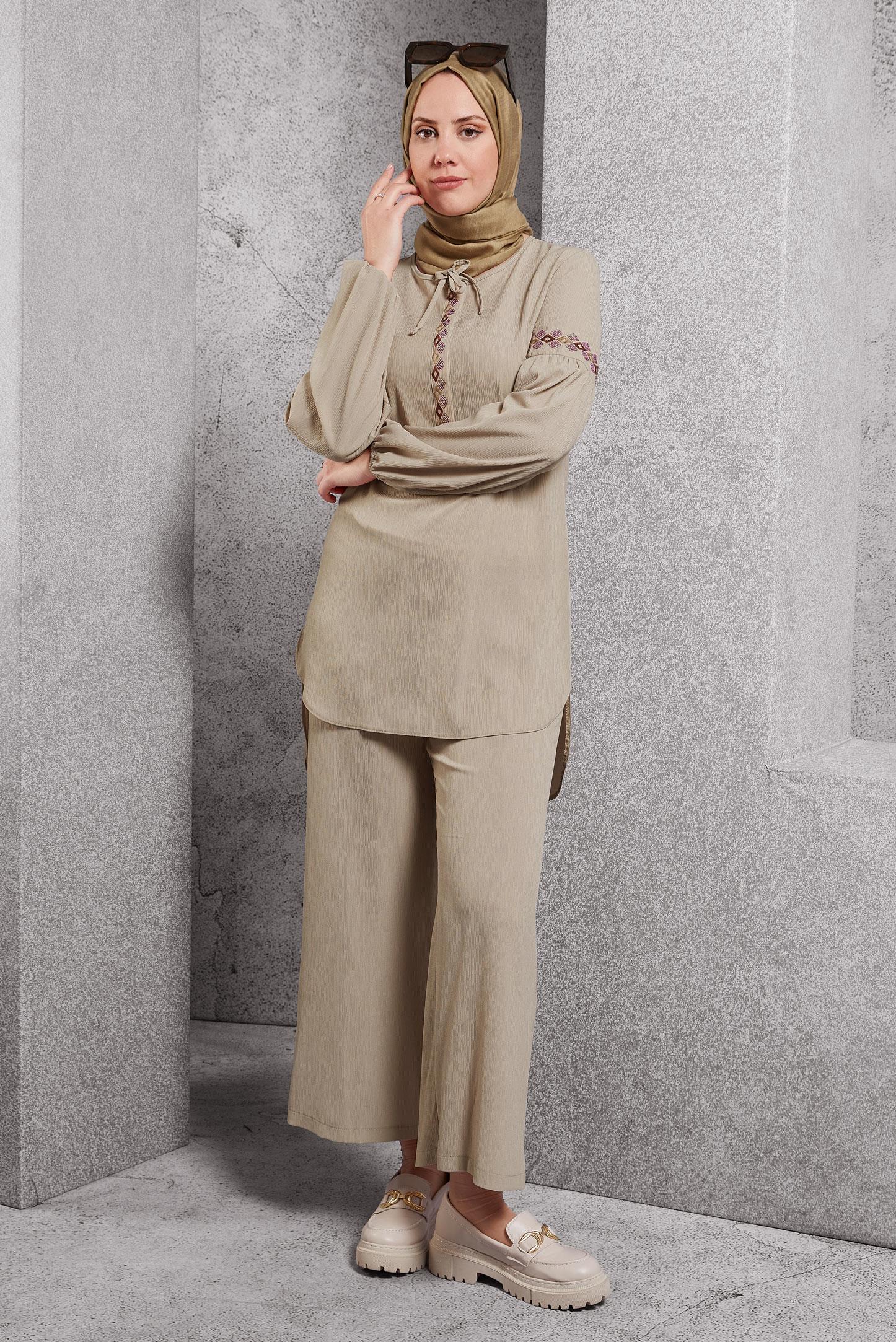 Tesettür giyim BEJ NAKIŞLI İKİLİ PANTOLONLU TAKIM 4374