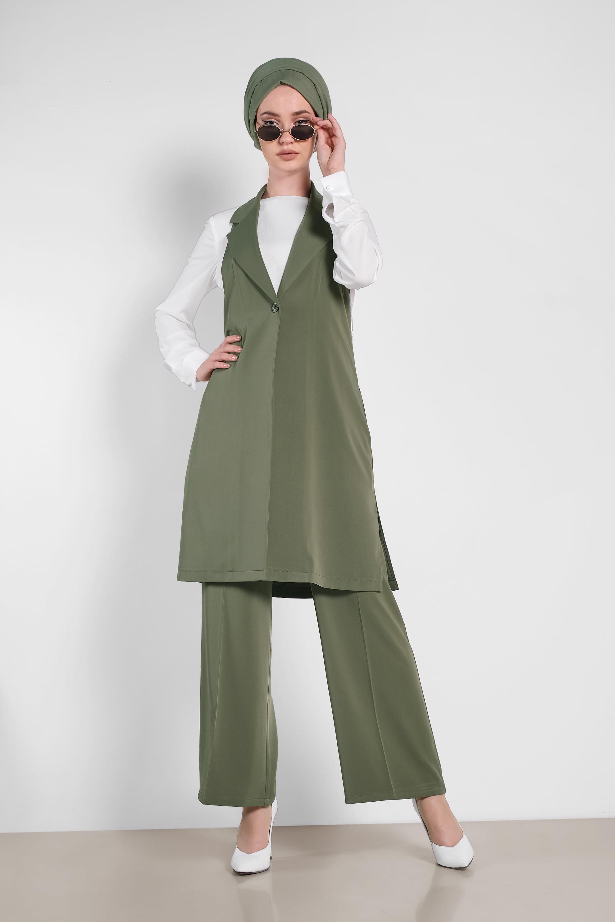 Tesettür giyim HAKİ SIRT DETAYLI DÜĞMELİ İKİLİ PANTOLONLU TAKIM 4445