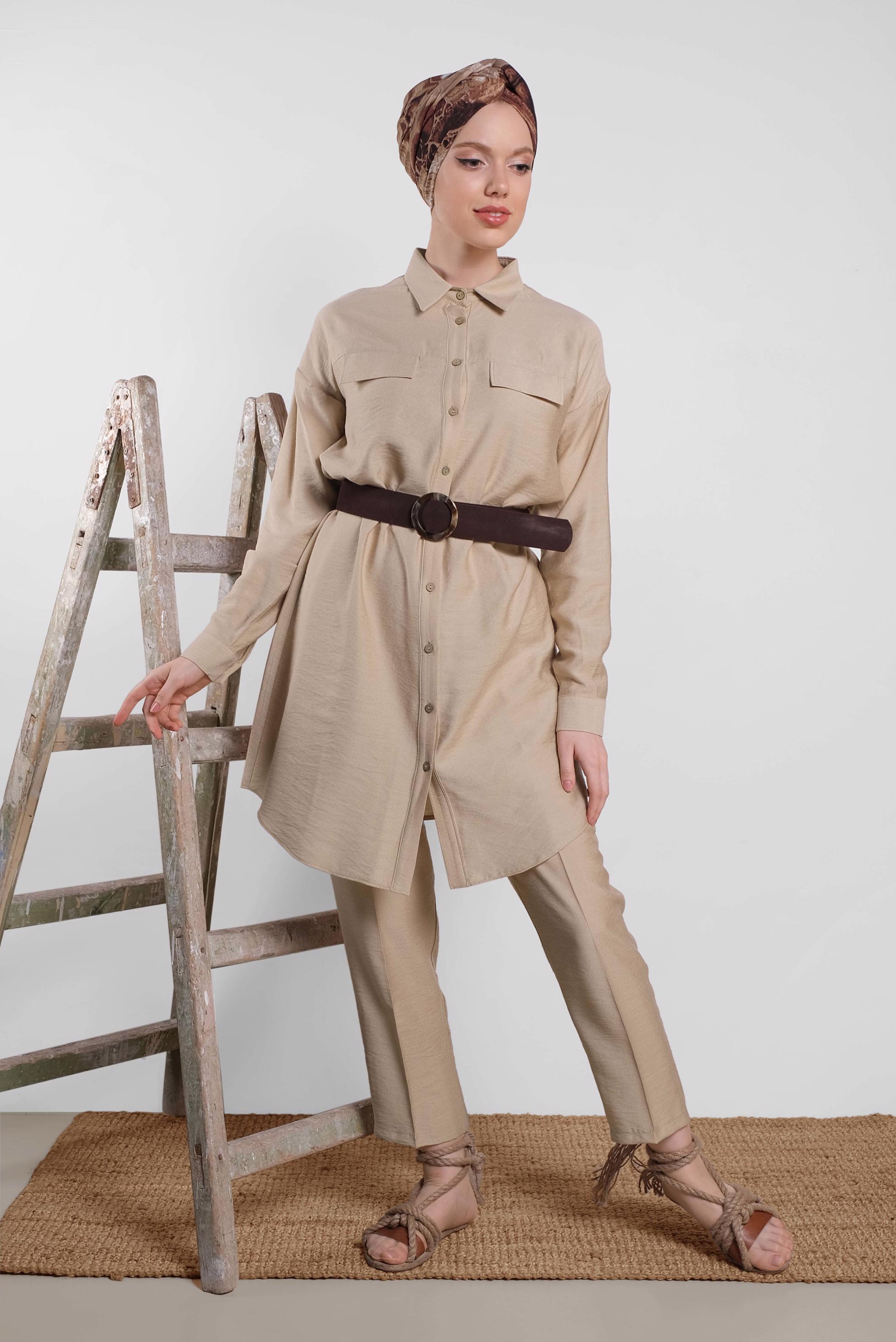 Tesettür giyim BEJ DÜĞMELİ ERKEK YAKA İKİLİ PANTOLONLU TAKIM 4487