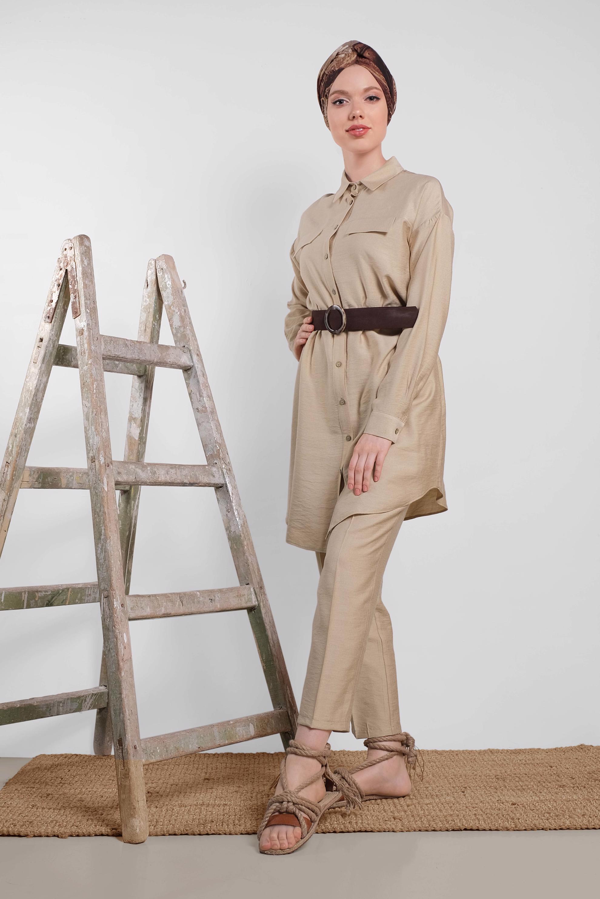 Tesettür giyim BEJ DÜĞMELİ ERKEK YAKA İKİLİ PANTOLONLU TAKIM 4487