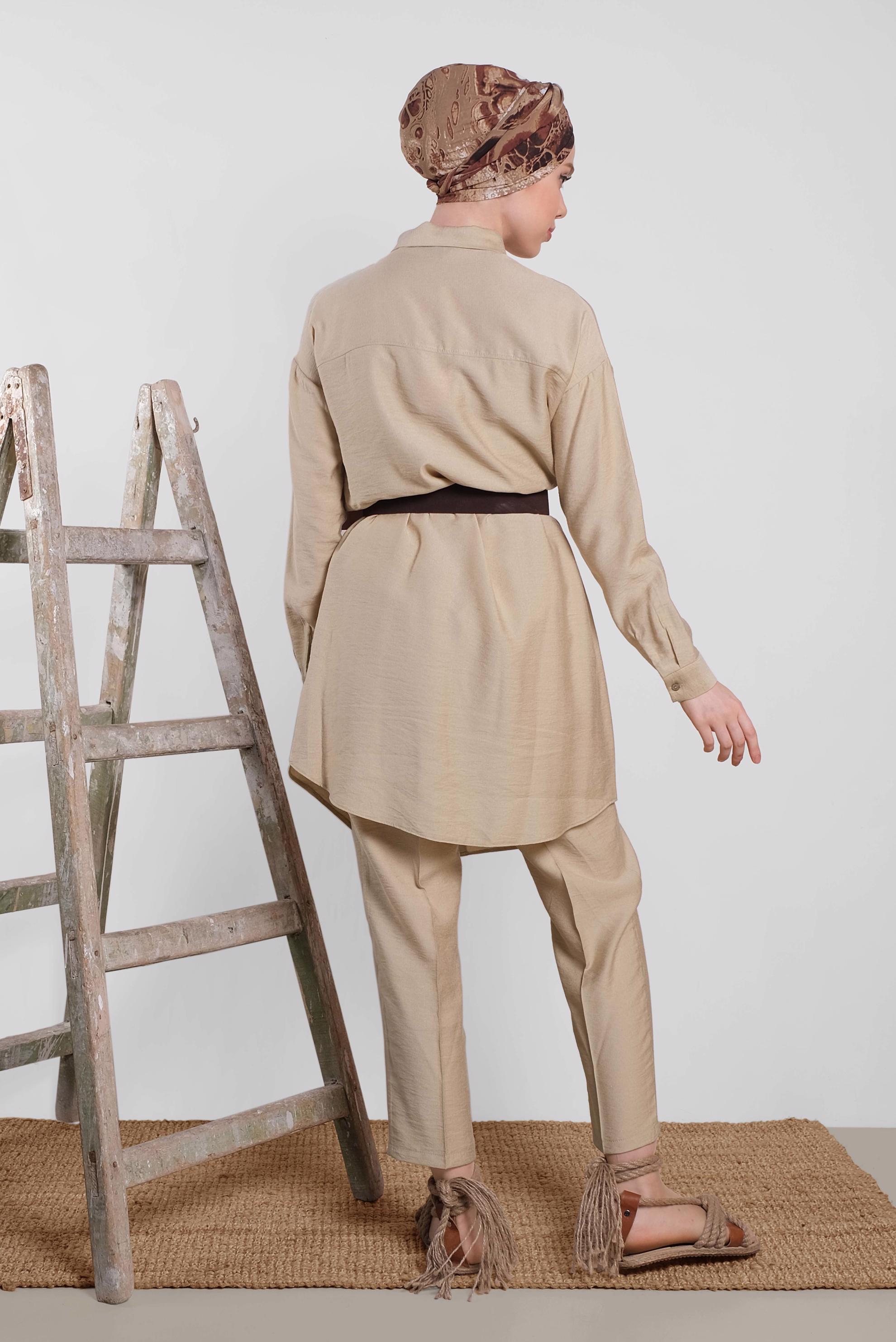 Tesettür giyim BEJ DÜĞMELİ ERKEK YAKA İKİLİ PANTOLONLU TAKIM 4487