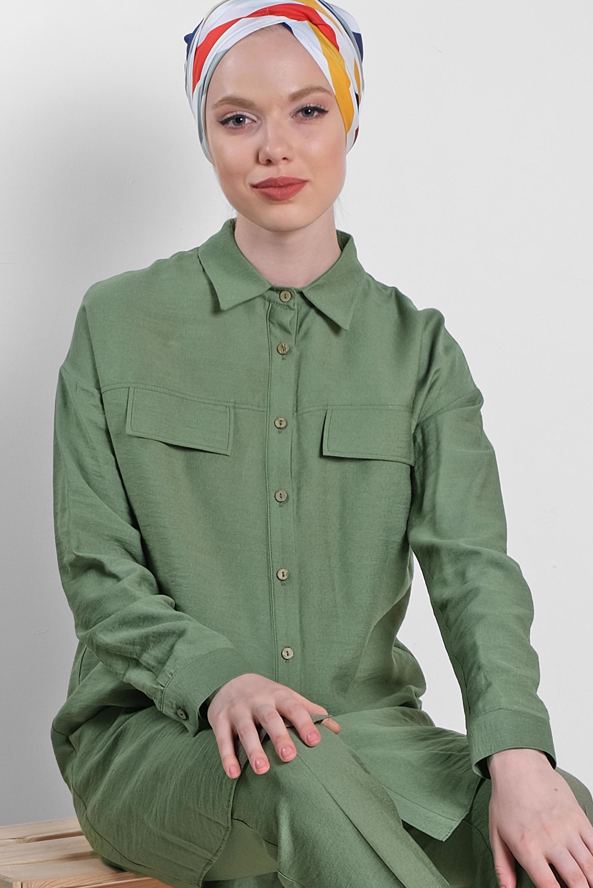 Tesettür giyim HAKİ DÜĞMELİ ERKEK YAKA İKİLİ PANTOLONLU TAKIM 4487