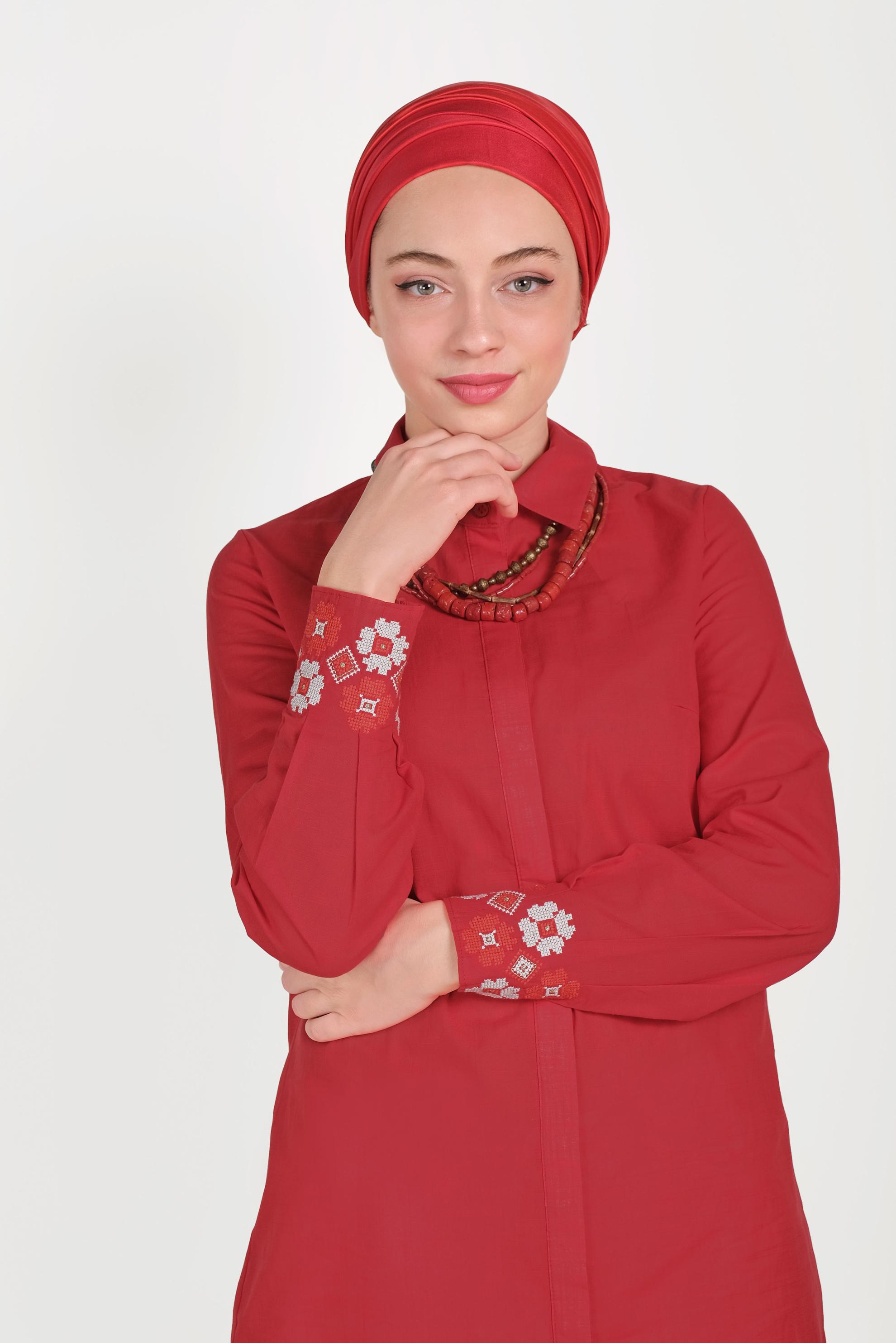 Tesettür giyim KIRMIZI PAMUKLU NAKIŞLI TUNİK 40449