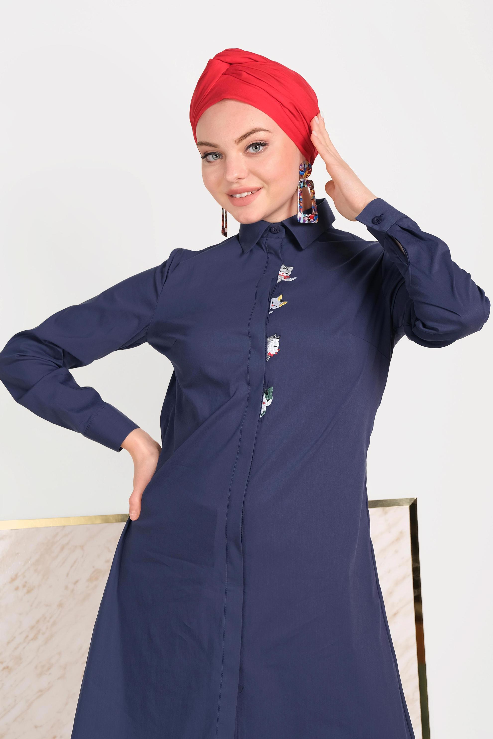 Tesettür giyim LACİVERT PAMUKLU KEDİ FİGÜRÜ NAKIŞLI TUNİK 40450