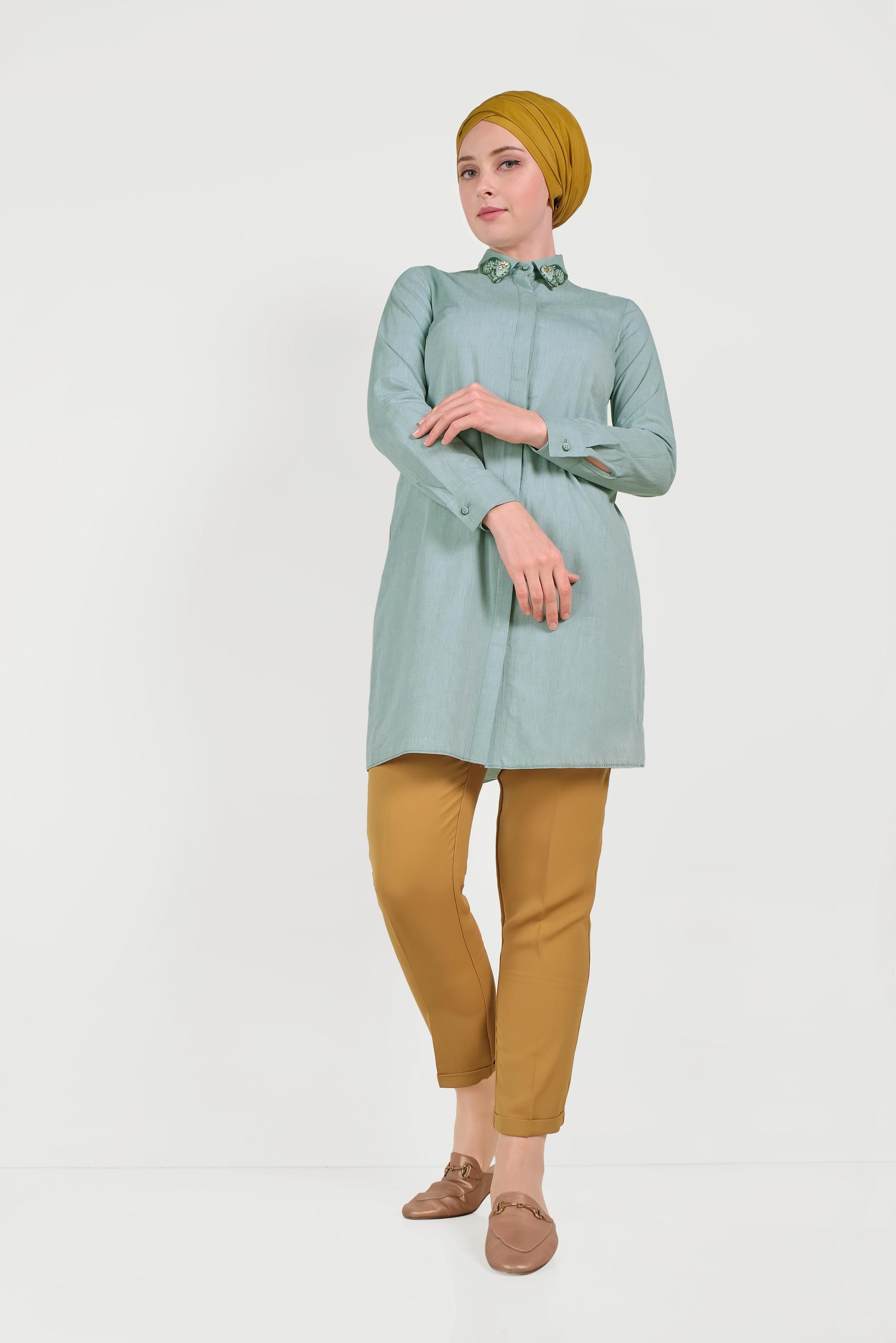 Hijab clothing GREEN TUNIC WITH AN EMBROIDERY COLLAR 40452