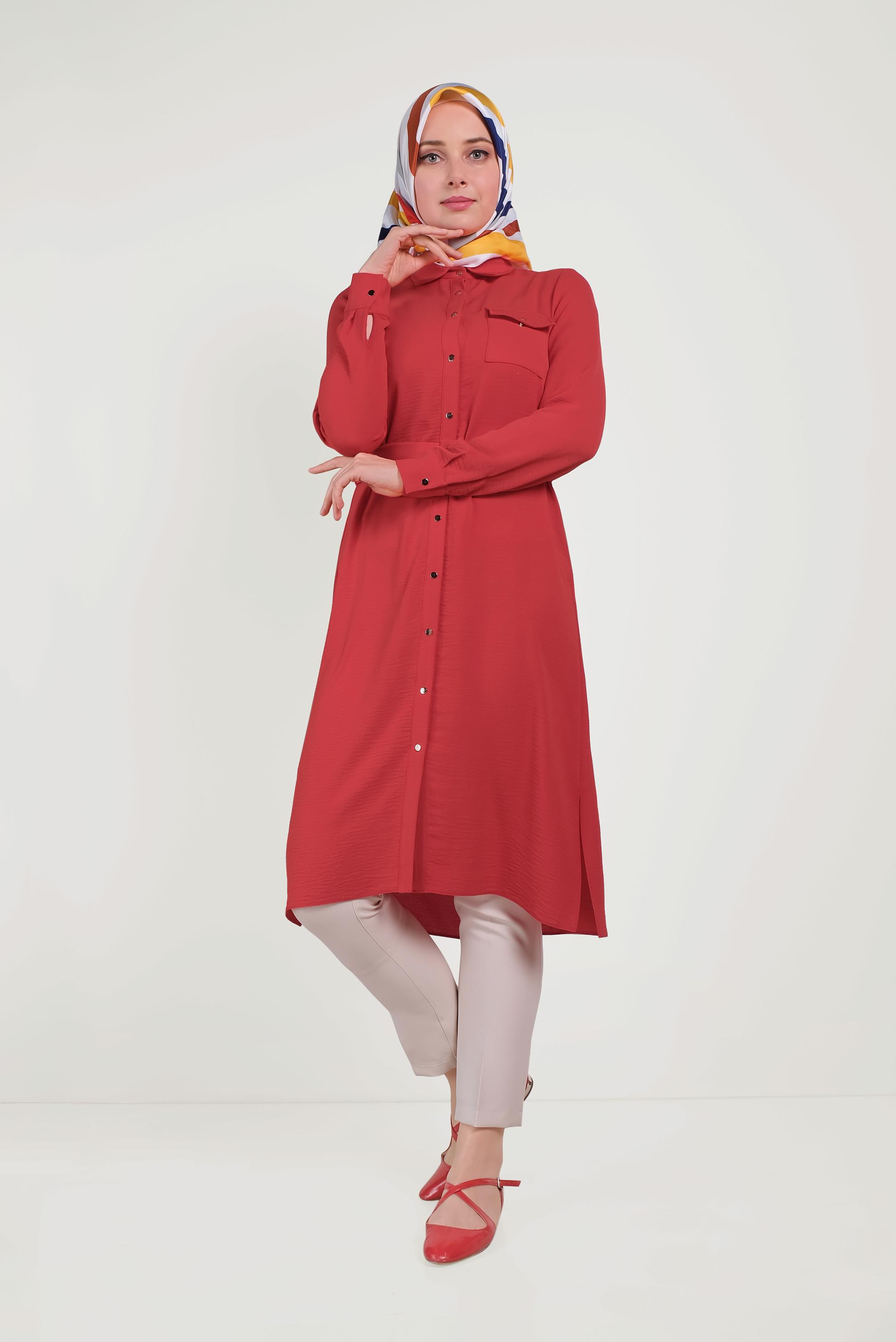 Tesettür giyim KIRMIZI BOYDAN DÜĞMELİ ERKEK YAKA TUNİK 40468