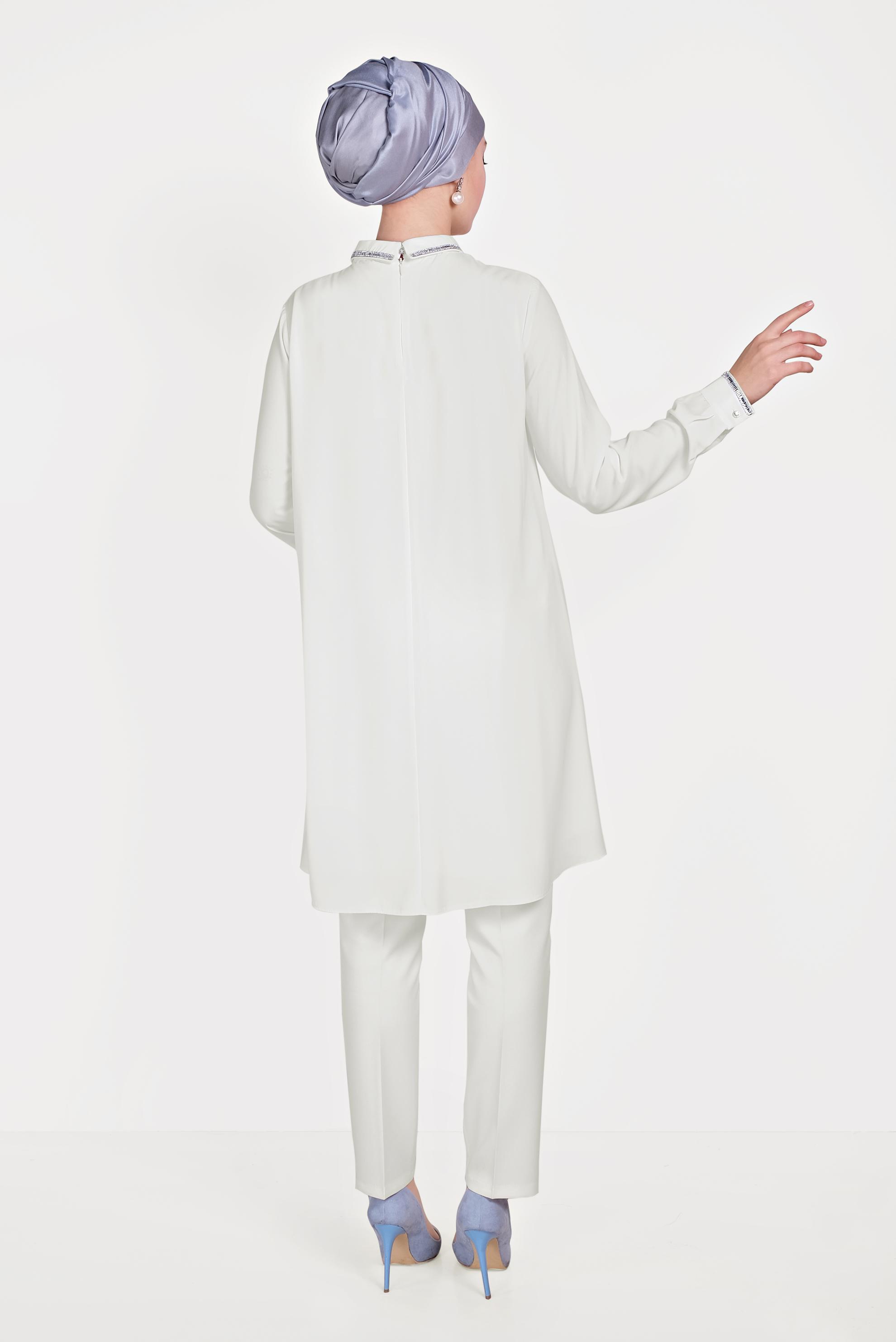 Tesettür giyim BEYAZ GÜMÜŞ DETAYLI TUNİK 40475