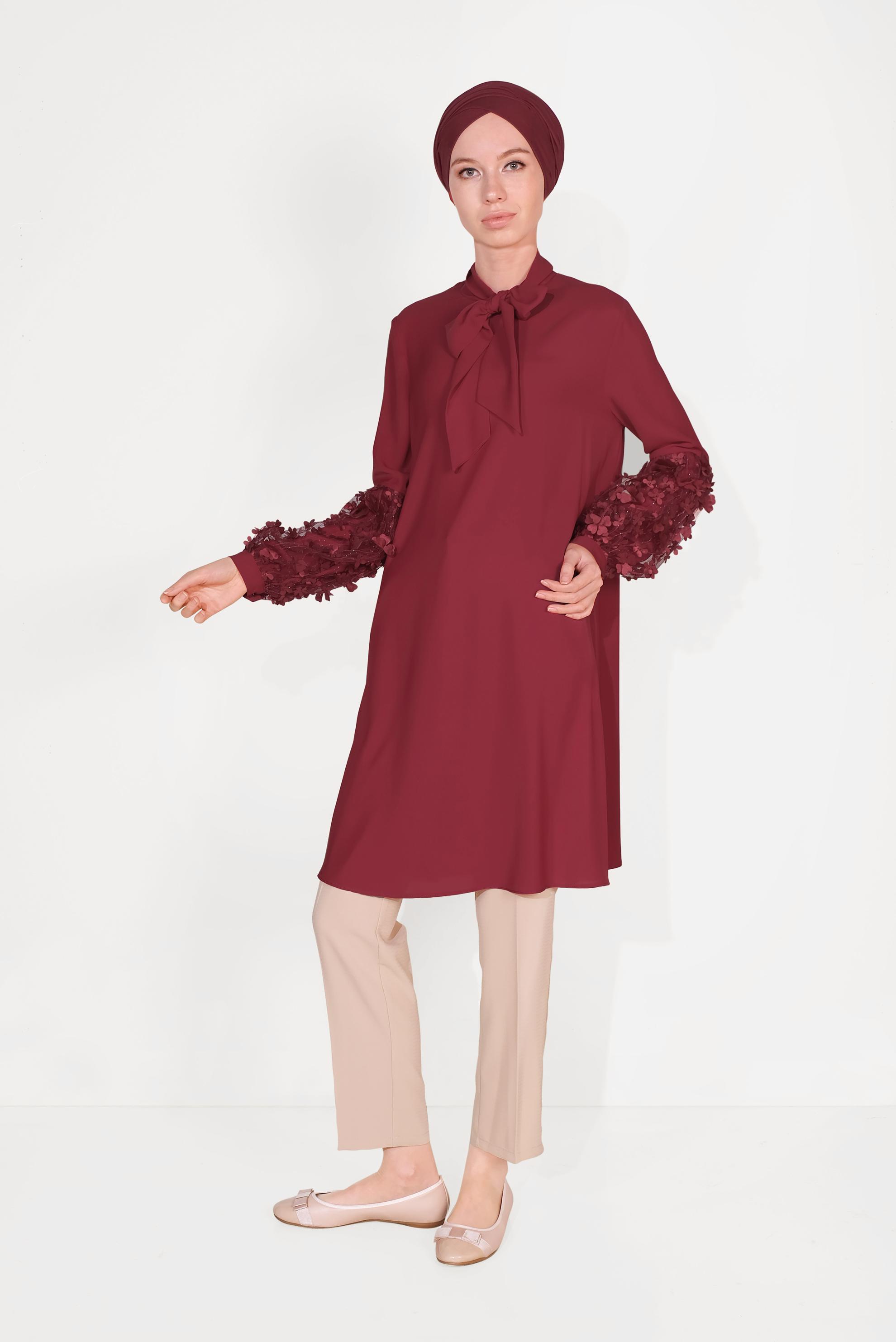 Tesettür giyim BORDO  ÜÇ BOYUTLU ÇİÇEK DETAYLI FİYONK YAKA TUNİK 40479 