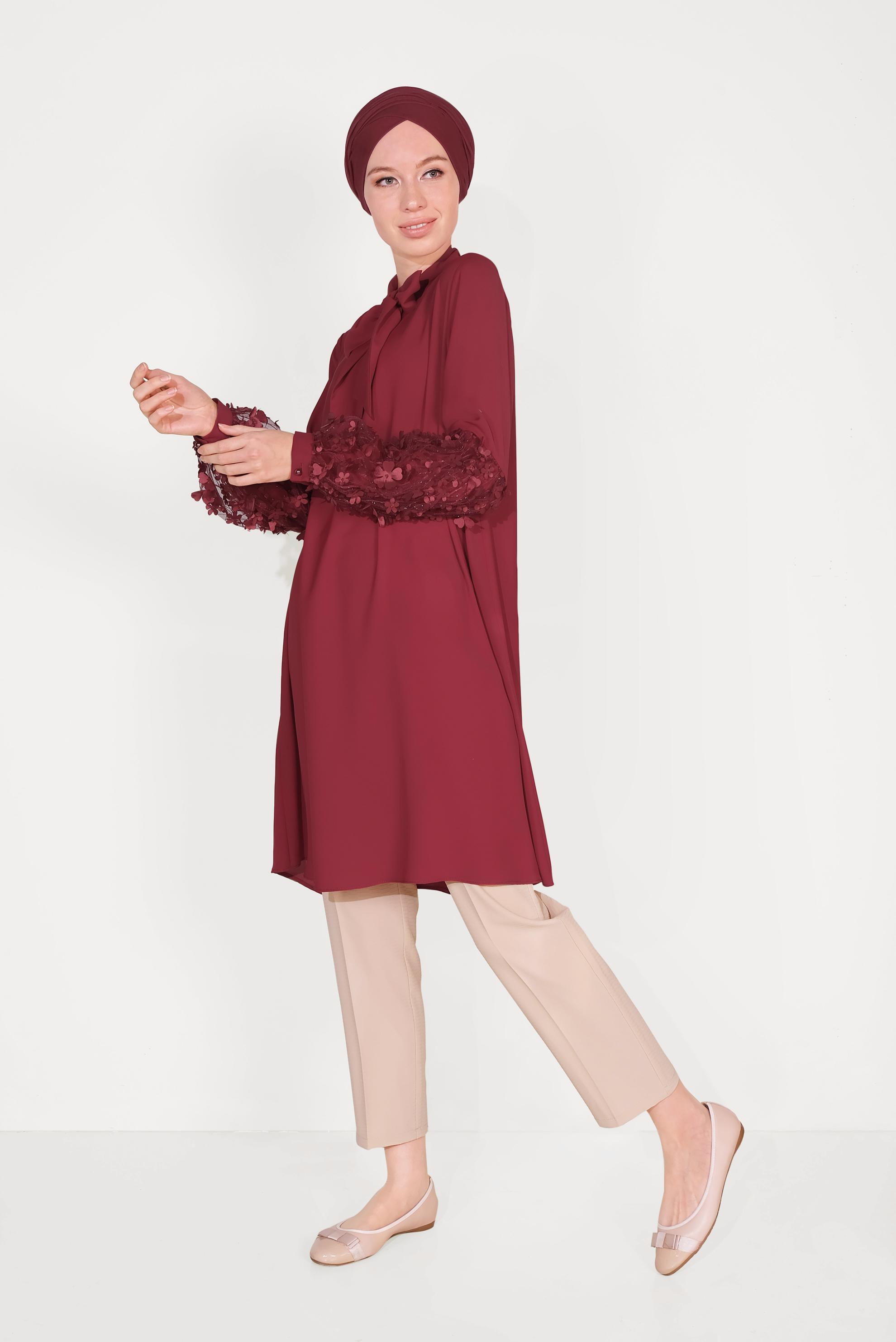 Tesettür giyim BORDO  ÜÇ BOYUTLU ÇİÇEK DETAYLI FİYONK YAKA TUNİK 40479 