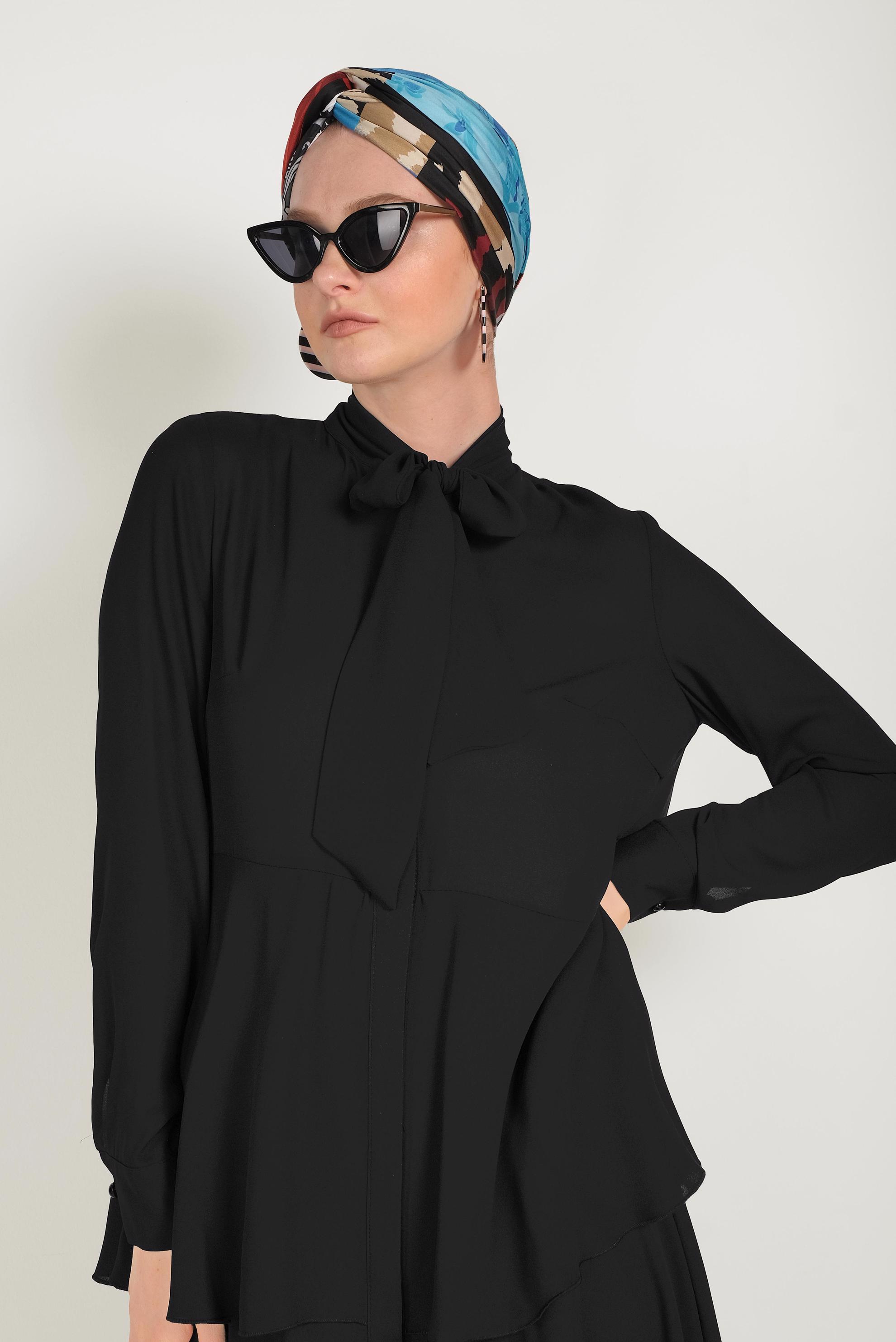 Tesettür giyim SİYAH FULAR YAKA ETEK UCU FIRFIRLI TUNİK 40492