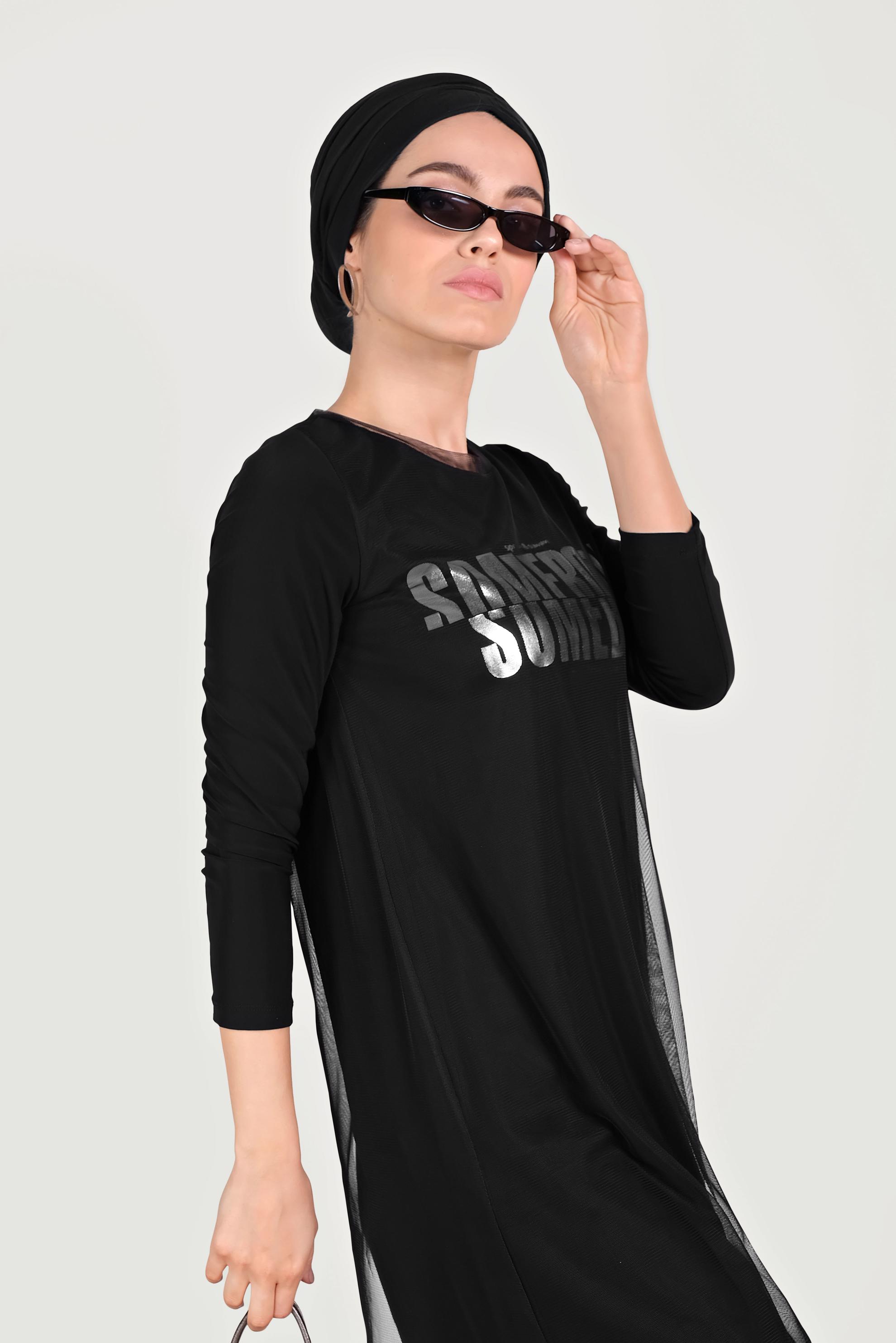 Tesettür giyim SİYAH TÜL DETAYLI YAZI BASKILI TUNİK 40511