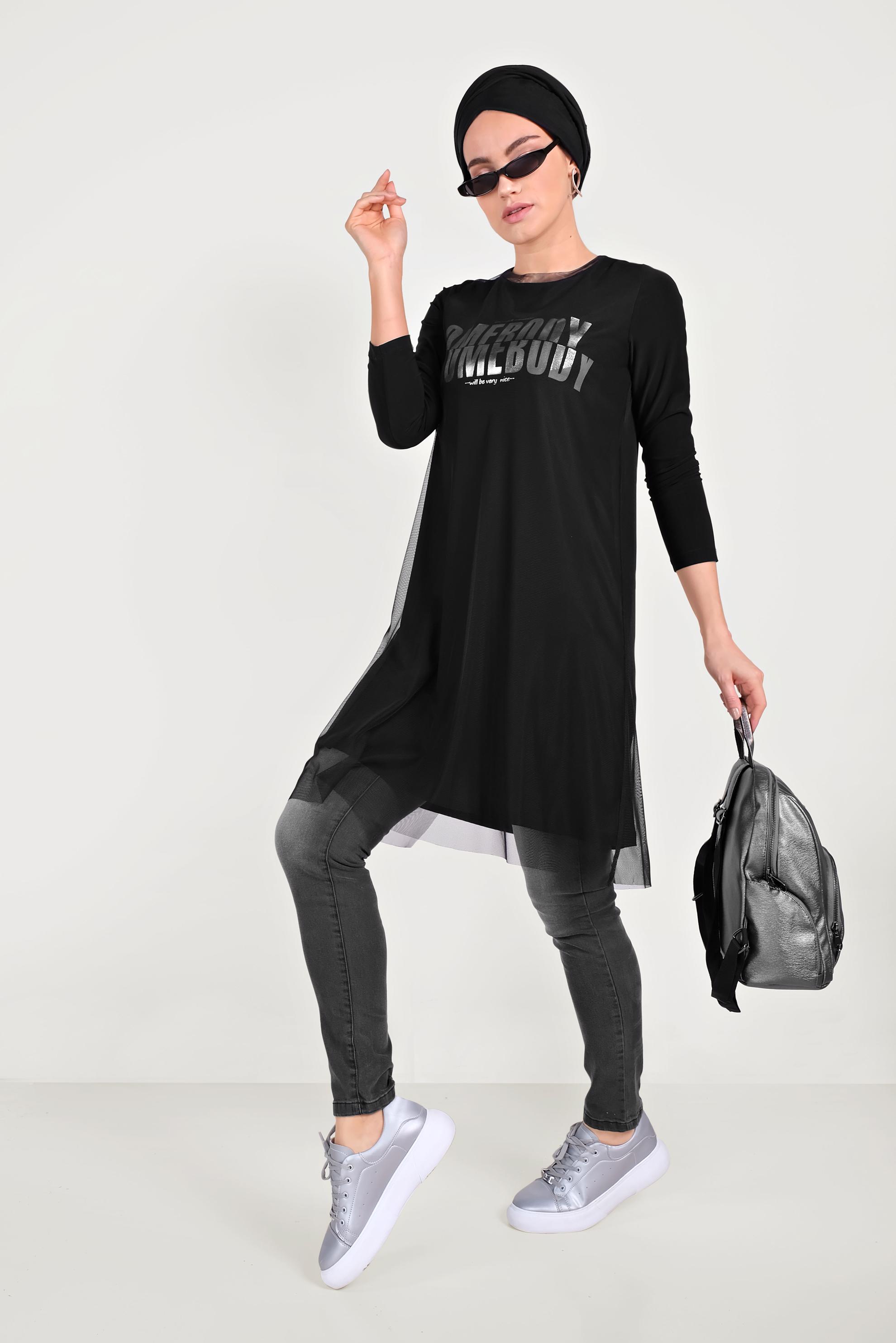 Tesettür giyim SİYAH TÜL DETAYLI YAZI BASKILI TUNİK 40511