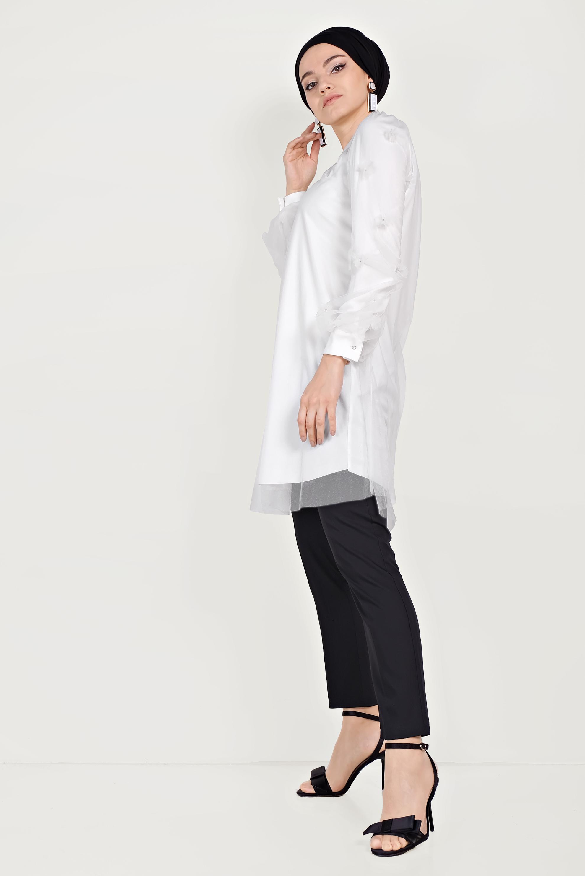 Tesettür giyim BEYAZ ÜÇ BOYUTLU ÇİÇEK VE TÜL DETAYLI TUNİK 40519