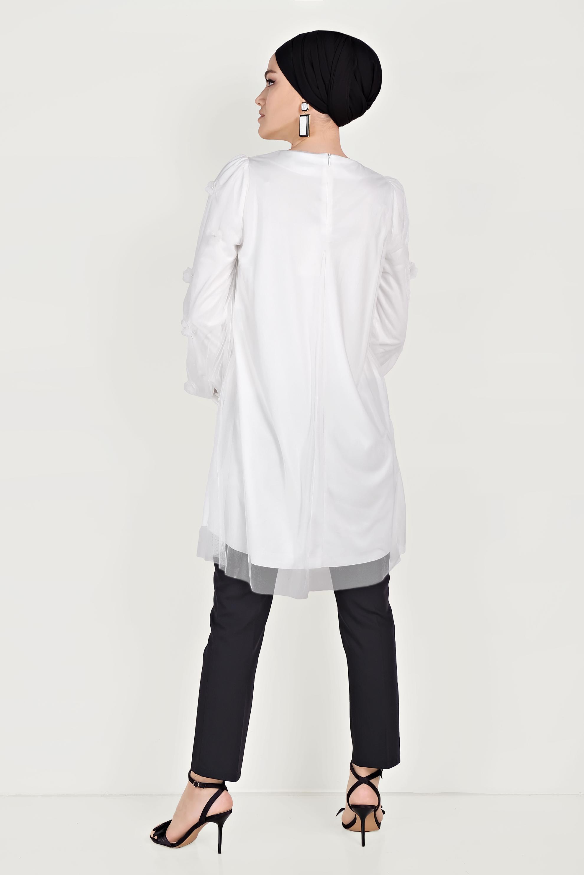 Tesettür giyim BEYAZ ÜÇ BOYUTLU ÇİÇEK VE TÜL DETAYLI TUNİK 40519