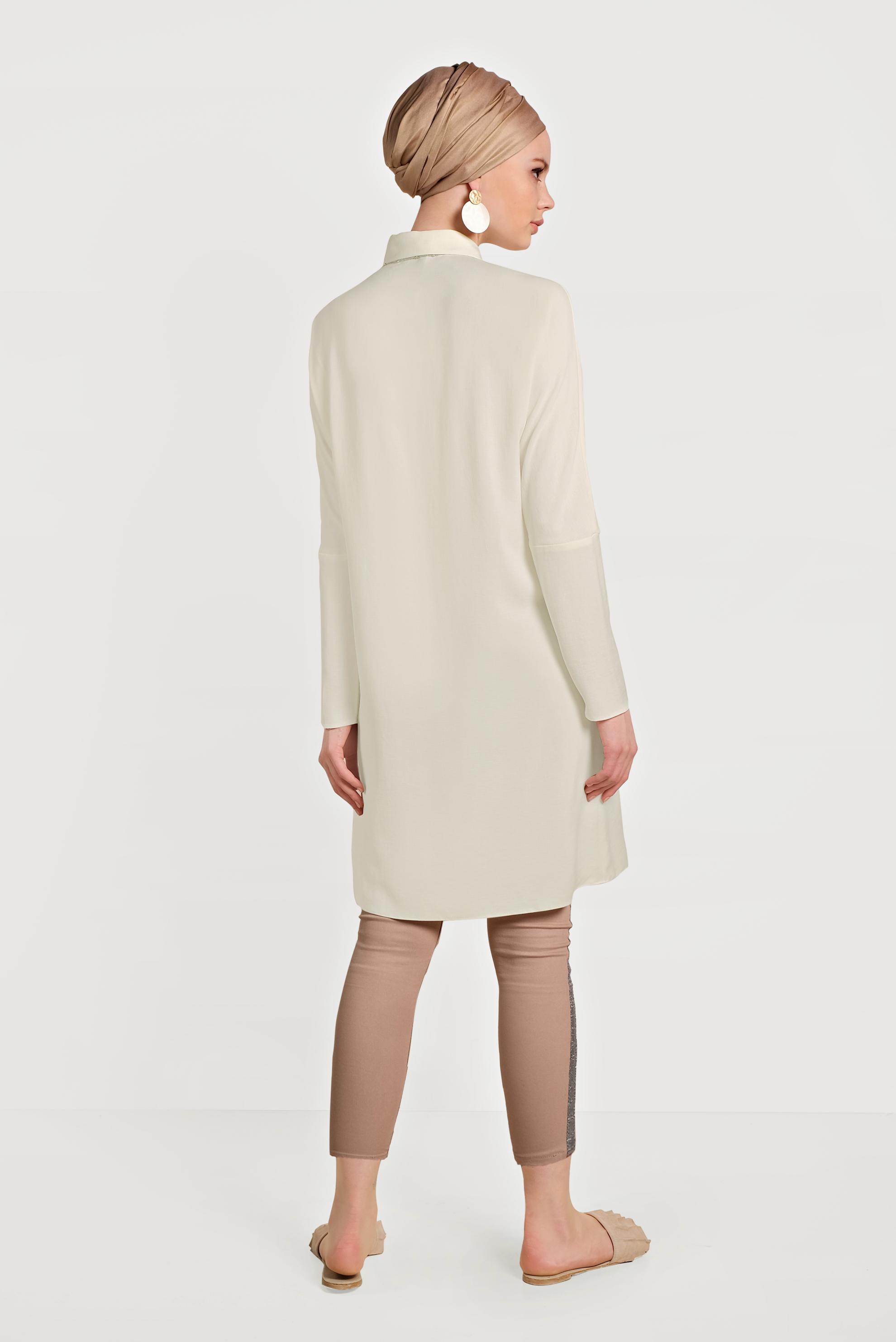 Tesettür giyim BEYAZ GİZLİ DÜĞMELİ TUNİK 40525