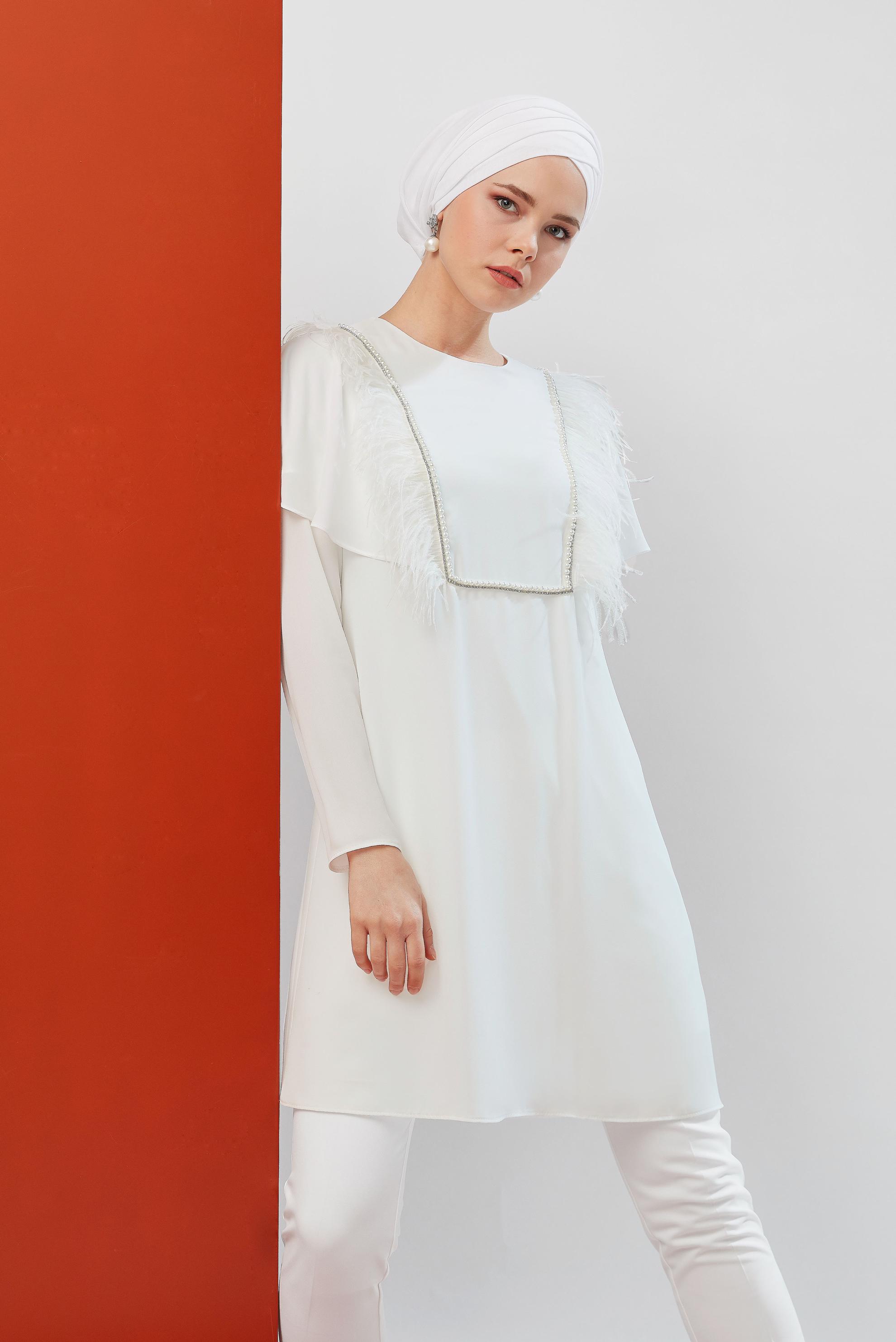 Tesettür giyim BEYAZ TÜY VE İNCİ DETAYLI TUNİK 40536