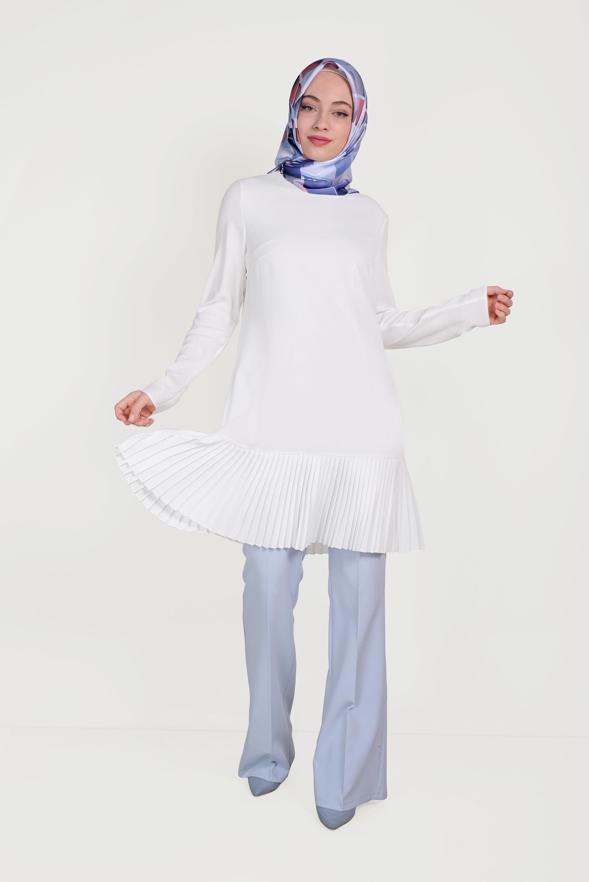 Tesettür giyim BEYAZ ARKADAN FERMUARLI ETEĞİ PİLİSELİ TUNİK 40538