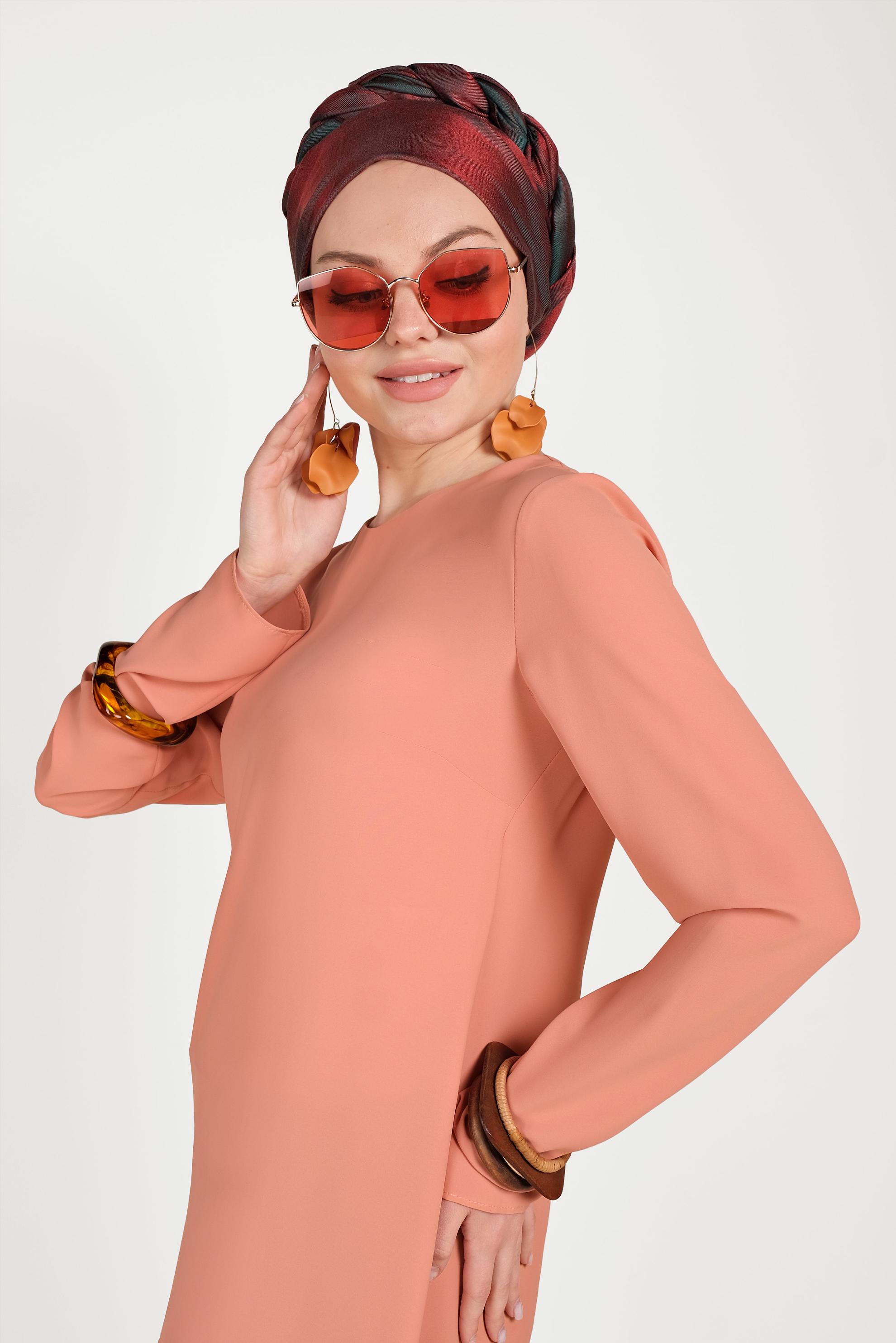 Tesettür giyim PEMBE ARKADAN FERMUARLI ETEĞİ PİLİSELİ TUNİK 40538