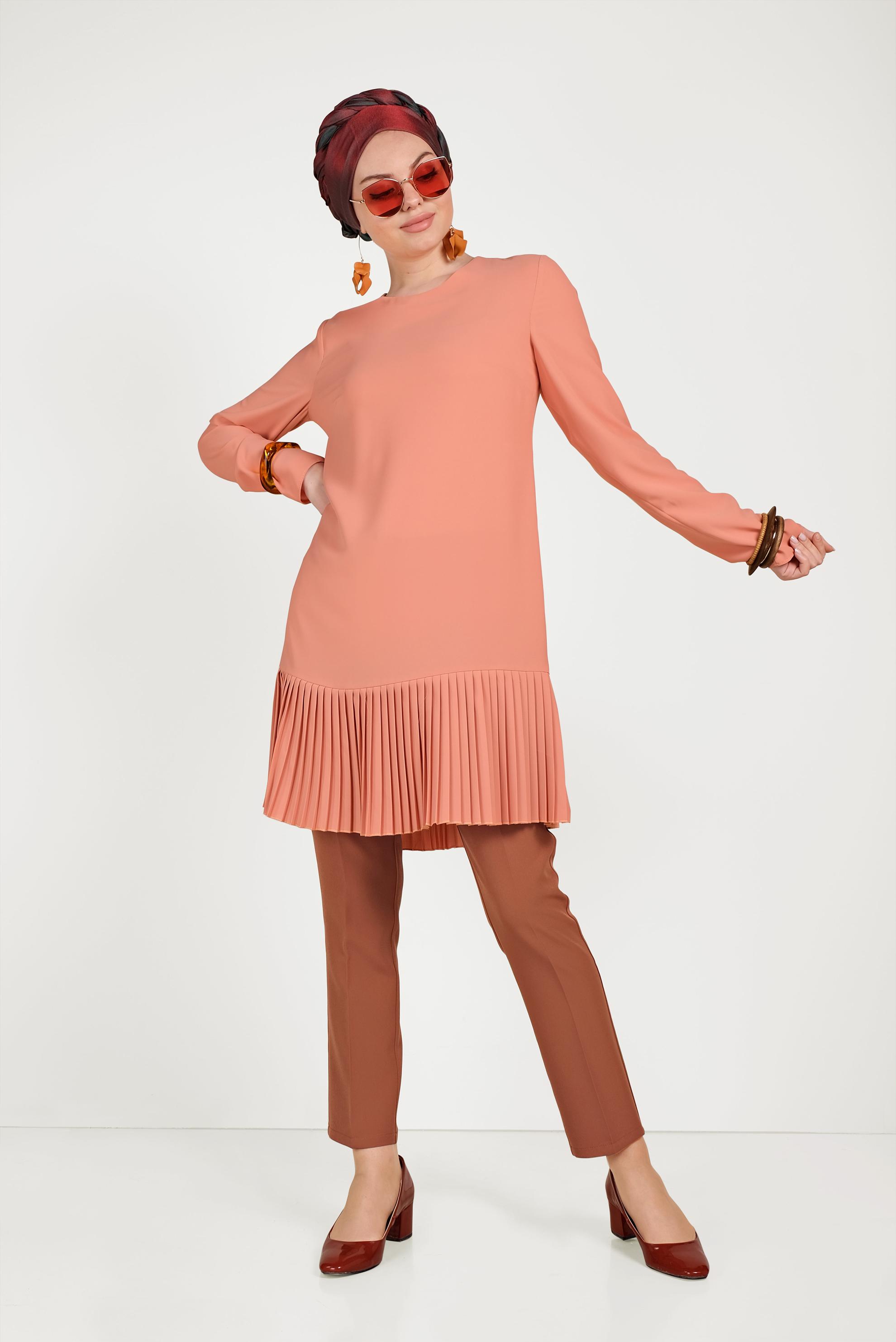 Tesettür giyim PEMBE ARKADAN FERMUARLI ETEĞİ PİLİSELİ TUNİK 40538