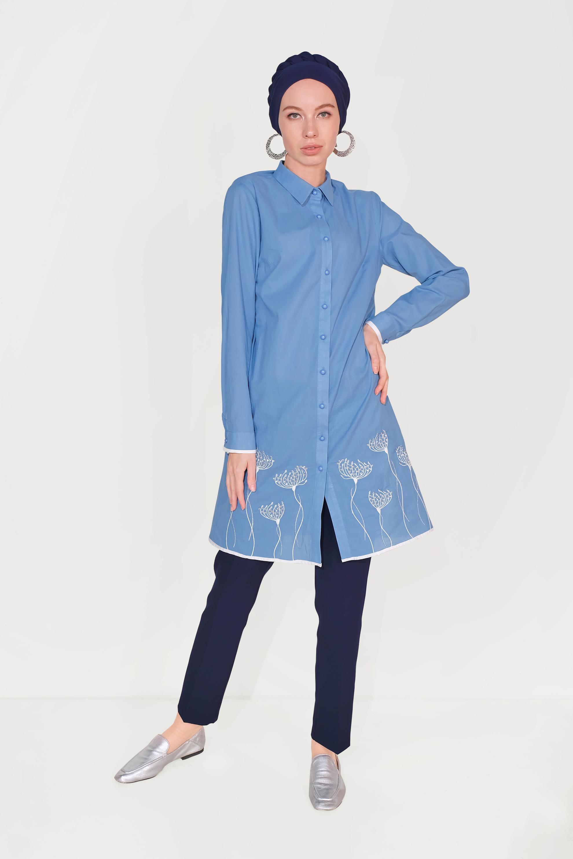 Tesettür giyim MAVİ PAMUKLU NAKIŞ DETAYLI DÜĞMELİ TUNİK 40589 