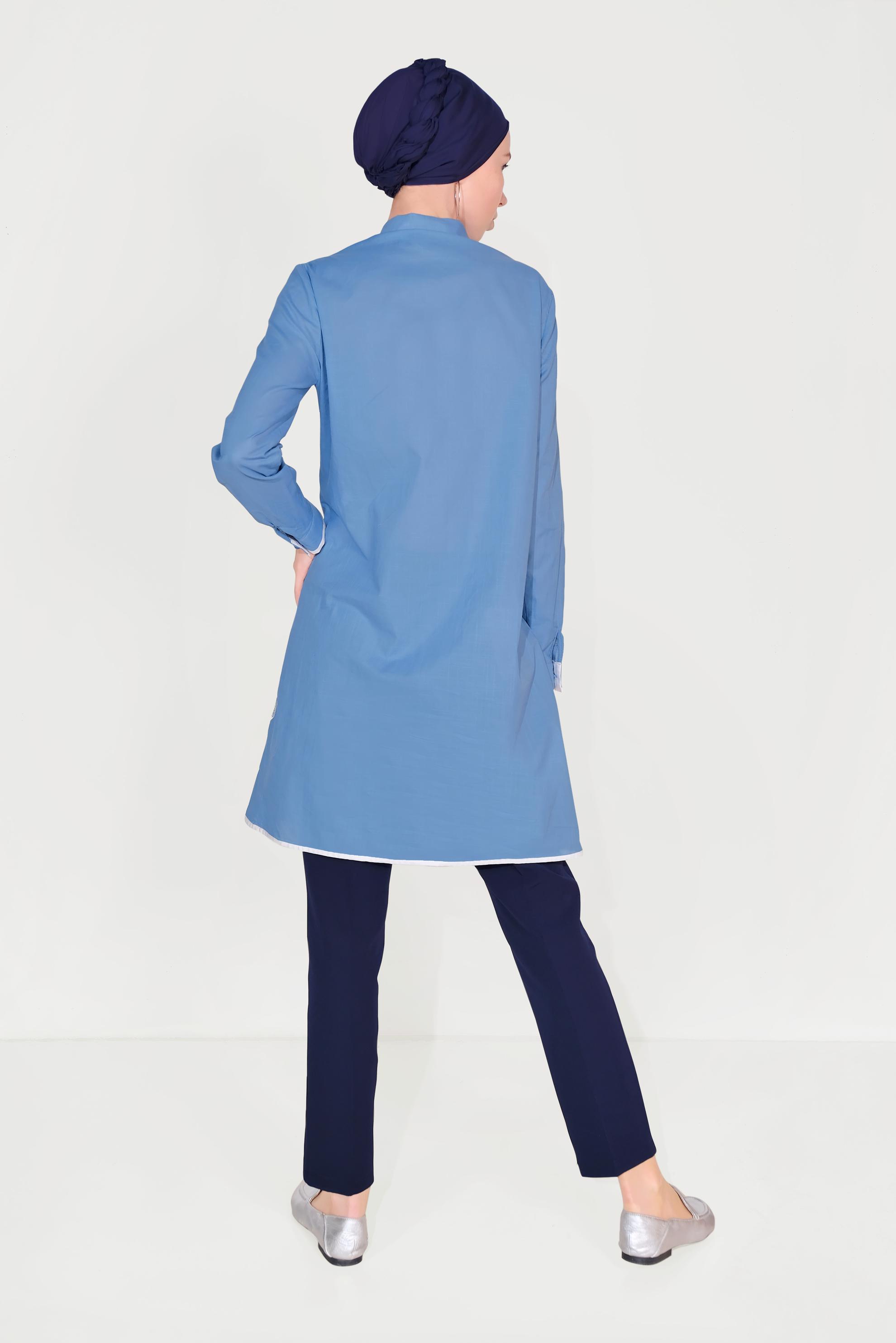 Tesettür giyim MAVİ PAMUKLU NAKIŞ DETAYLI DÜĞMELİ TUNİK 40589 