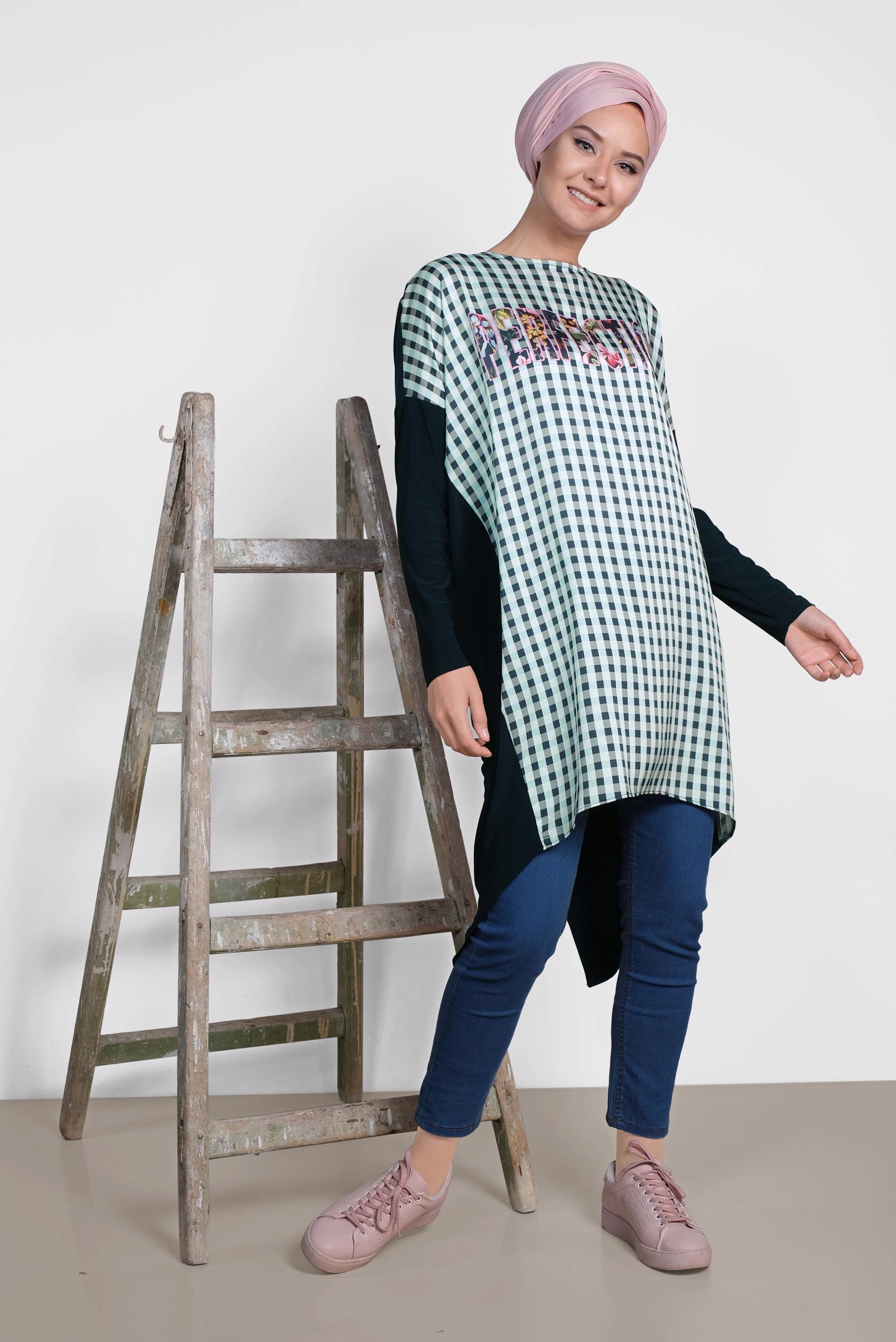 Tesettür giyim LACİVERT YAZI BASKILI KARELİ TUNİK 4059