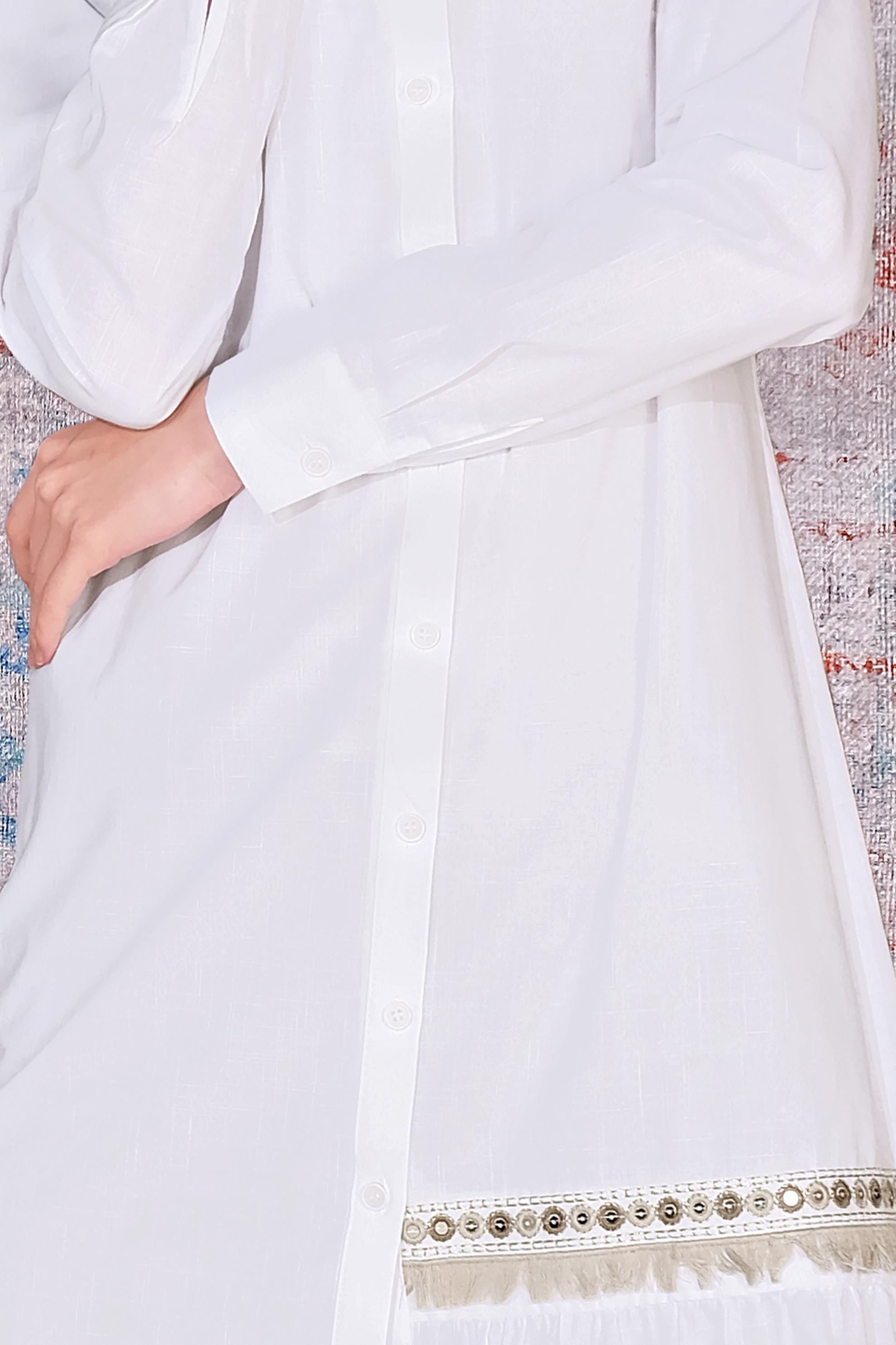 Tesettür giyim BEYAZ PAMUKLU BOYDAN DÜĞMELİ NAKIŞLI TUNİK 40593 