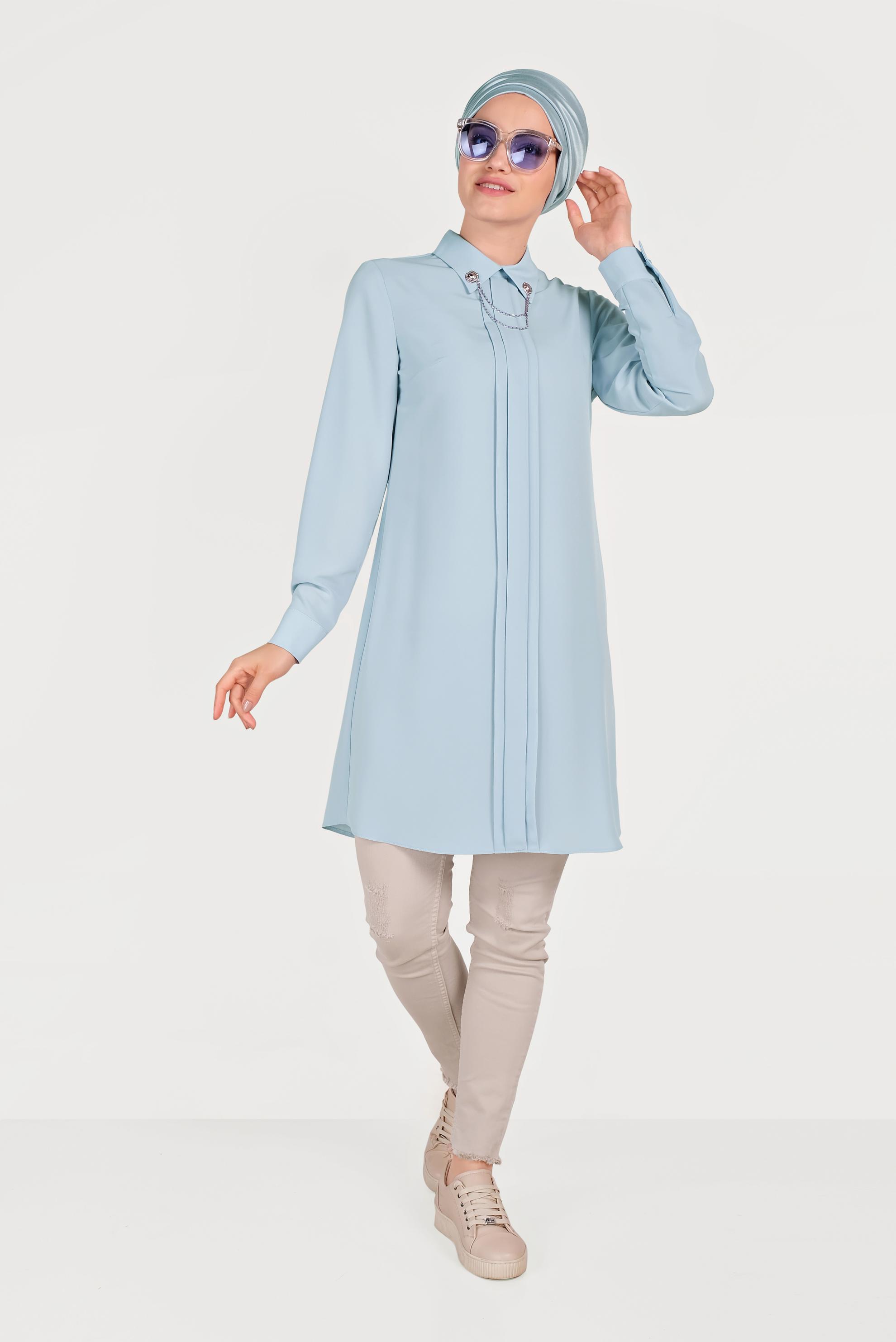 Tesettür giyim MAVİ YAKASI ZİNCİR BROŞ DETAYLI TUNİK 40657