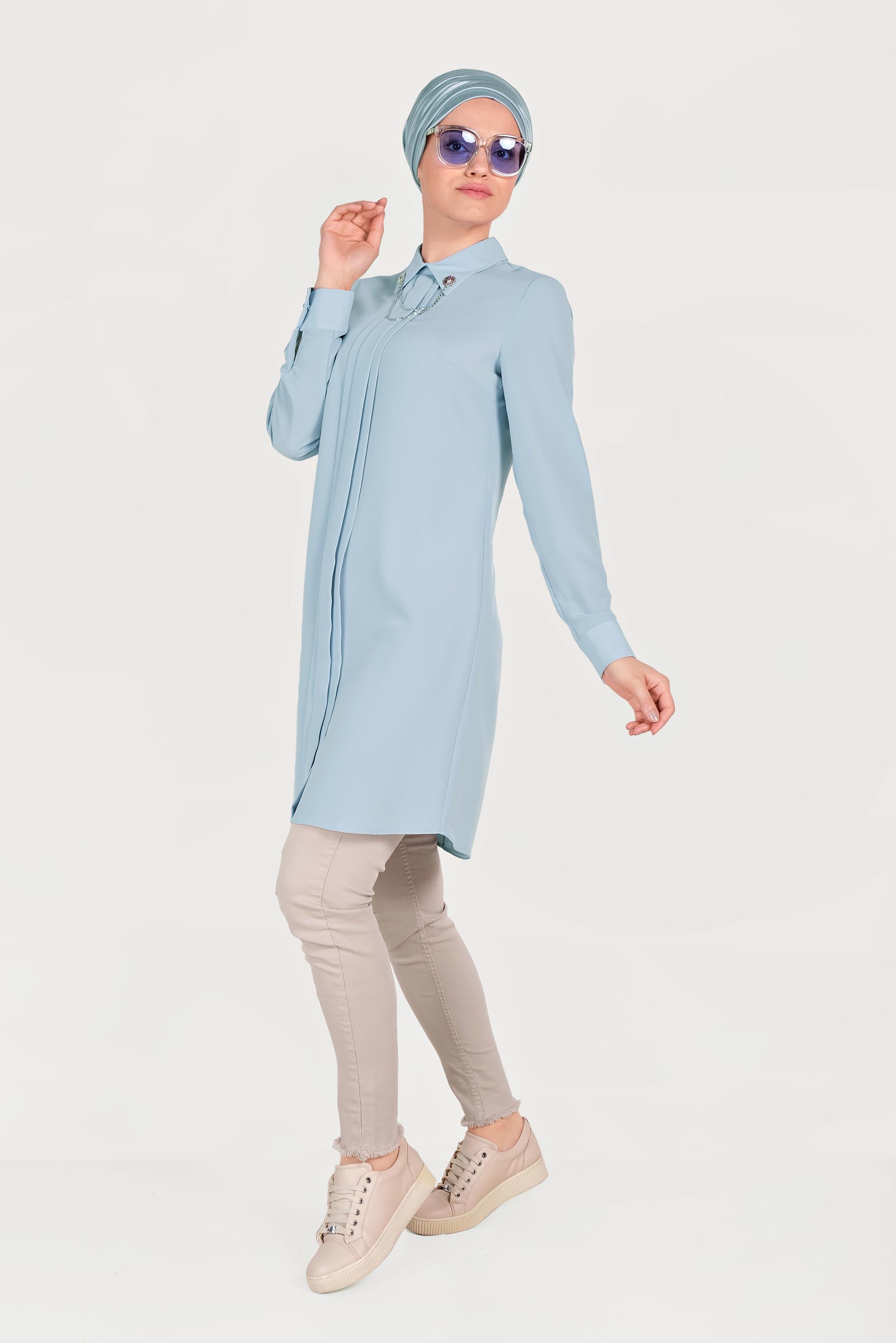 Tesettür giyim MAVİ YAKASI ZİNCİR BROŞ DETAYLI TUNİK 40657