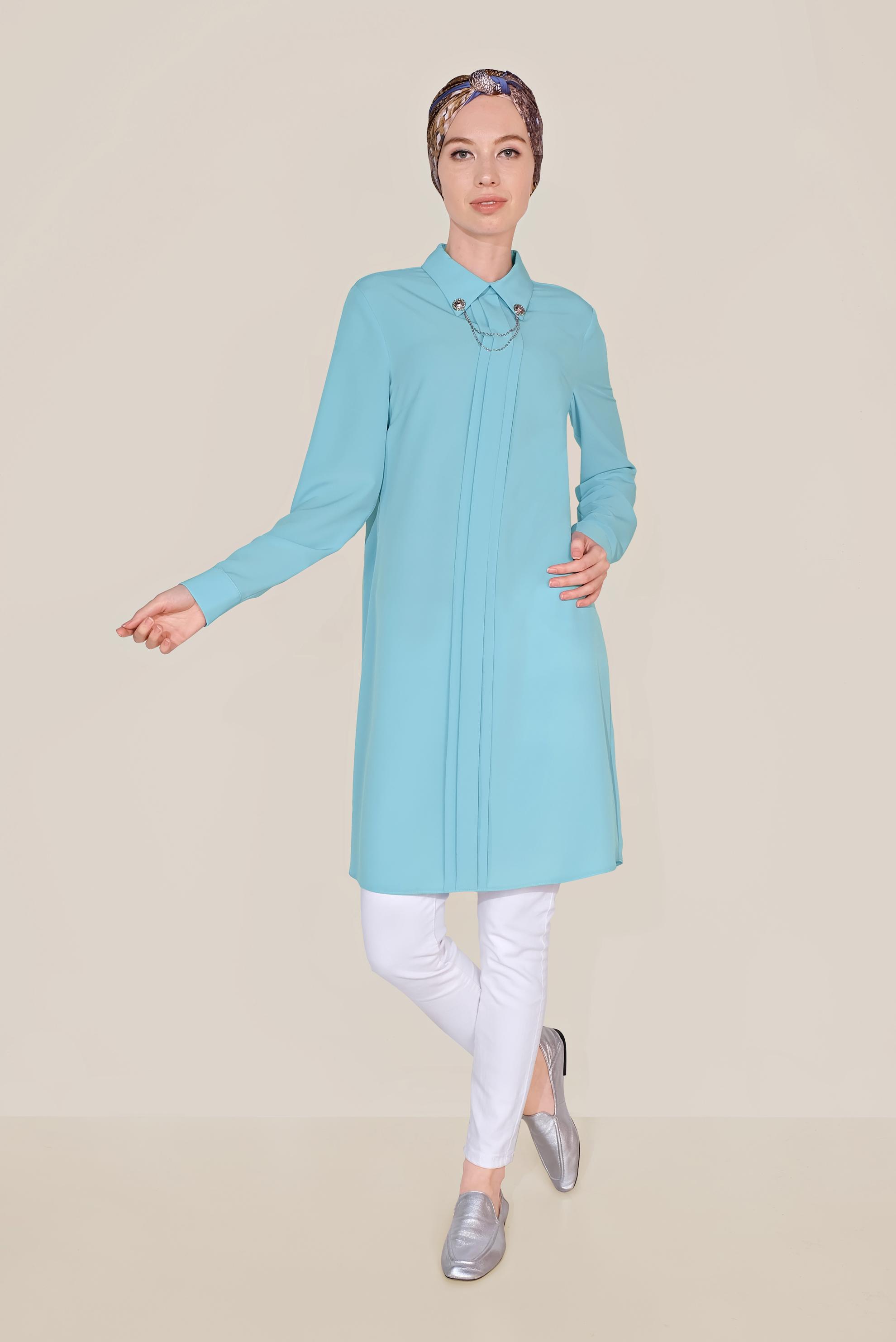 Tesettür giyim MAVİ YAKASI ZİNCİR BROŞ DETAYLI TUNİK 40657