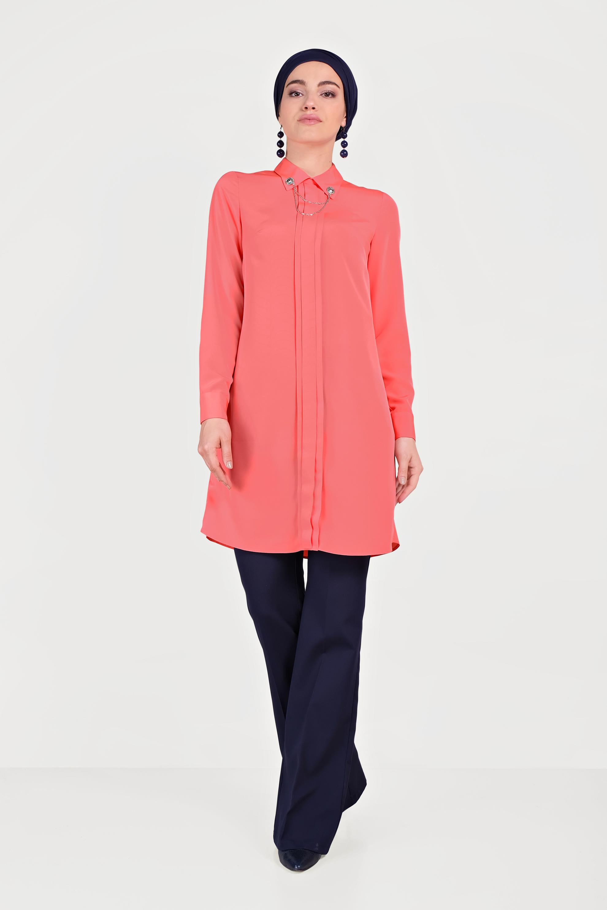 Tesettür giyim MERCAN YAKASI ZİNCİR BROŞ DETAYLI TUNİK 40657