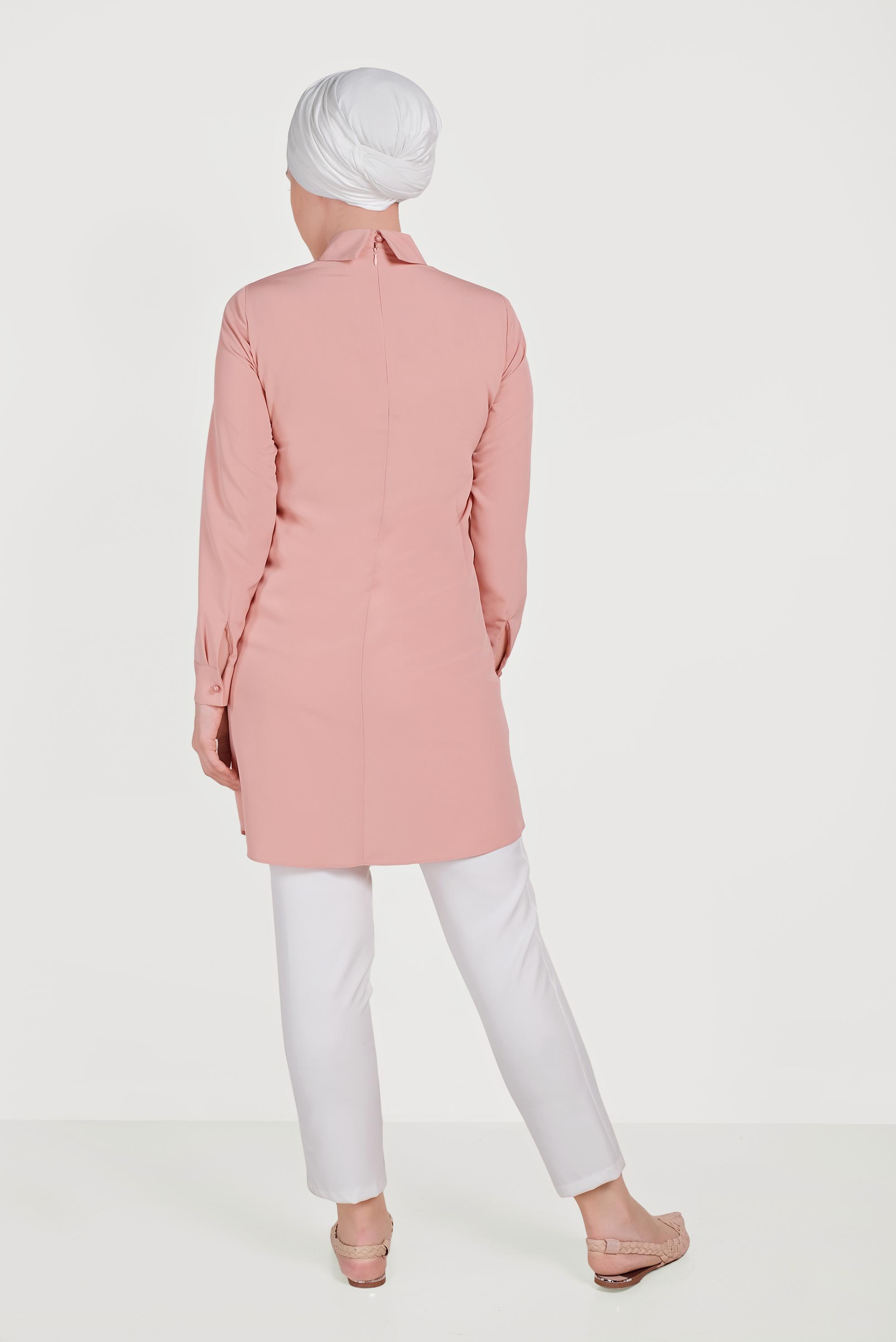 Tesettür giyim PUDRA YAKASI ZİNCİR BROŞ DETAYLI TUNİK 40657