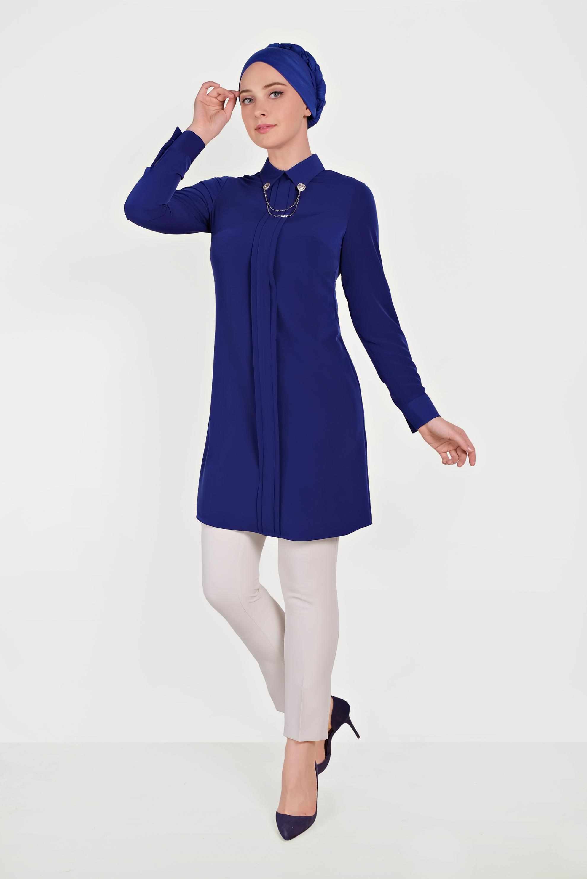 Tesettür giyim MAVİ YAKASI ZİNCİR BROŞ DETAYLI TUNİK 40657