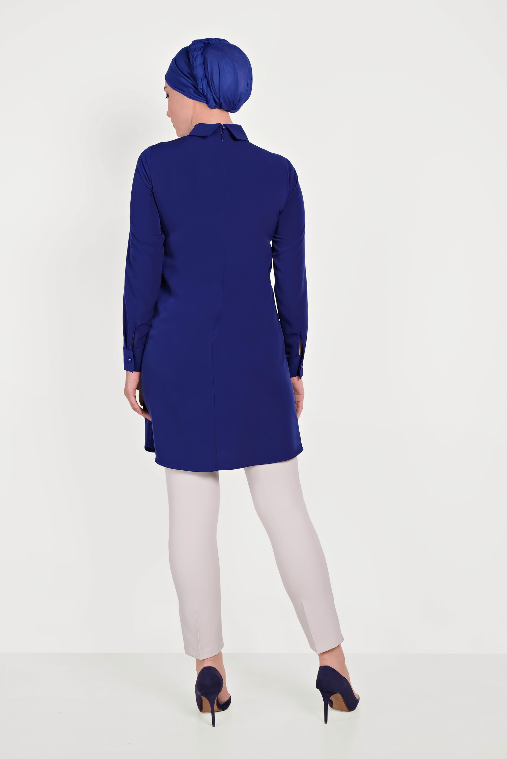 Tesettür giyim MAVİ YAKASI ZİNCİR BROŞ DETAYLI TUNİK 40657