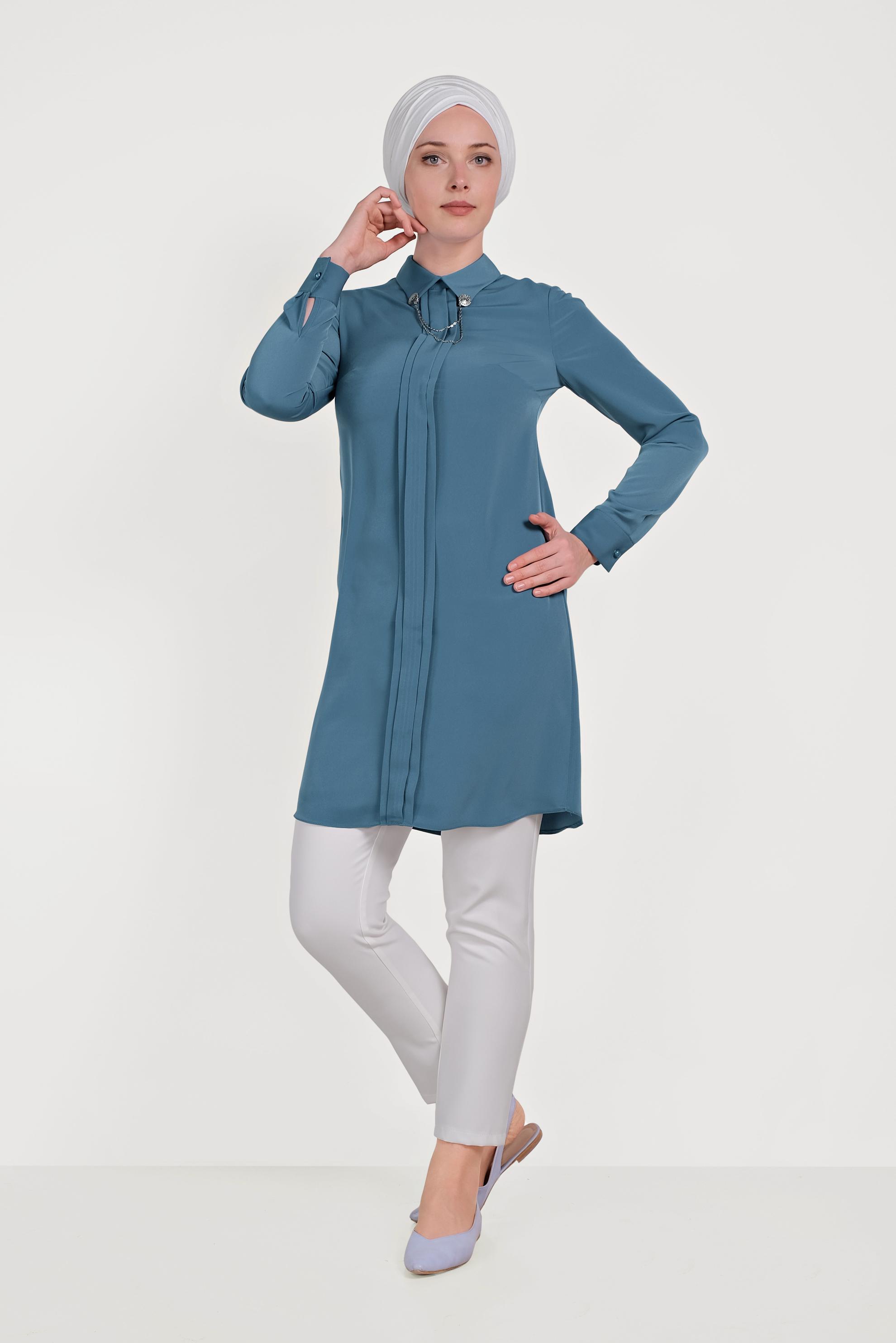 Tesettür giyim YEŞİL YAKASI ZİNCİR BROŞ DETAYLI TUNİK 40657