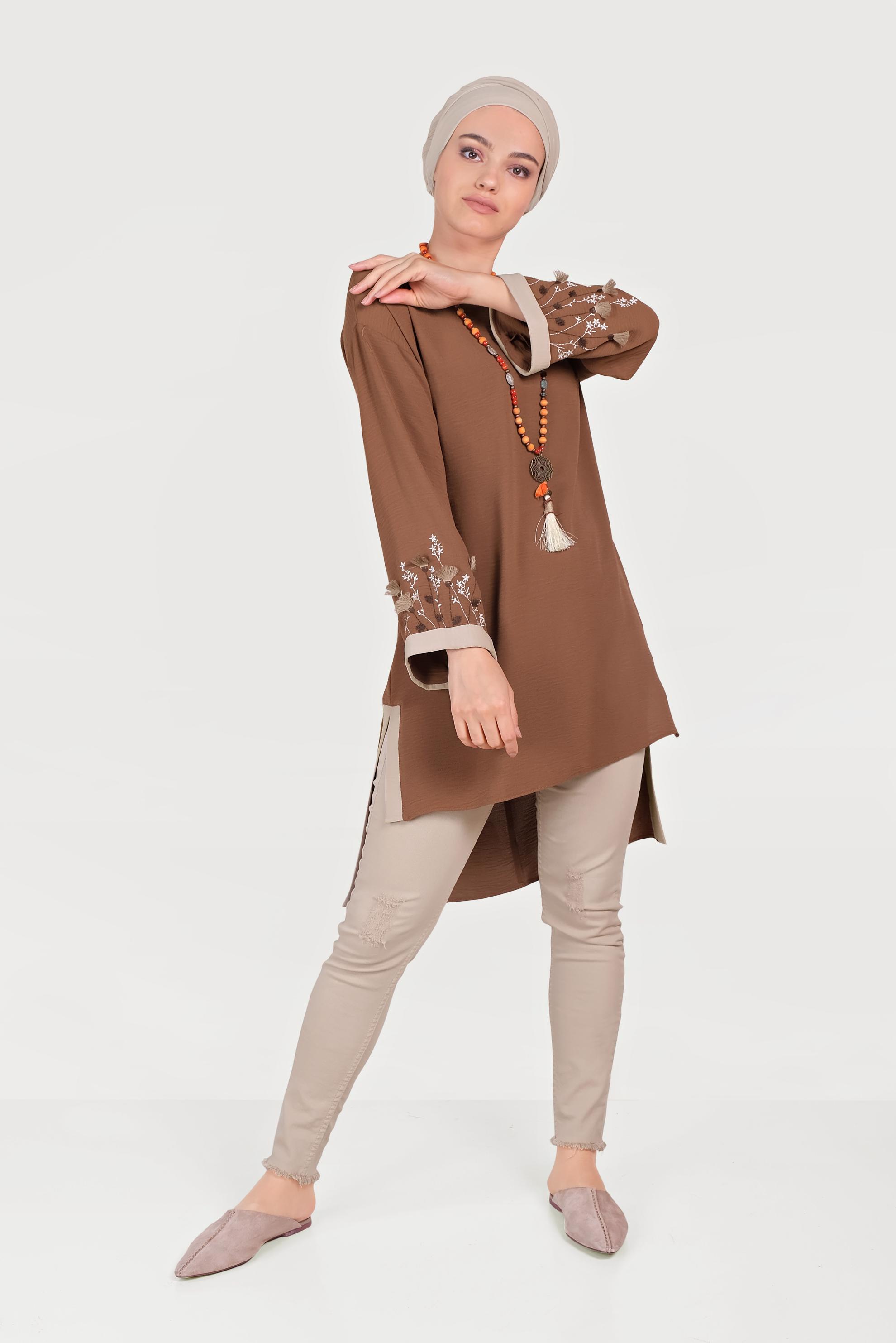 Tesettür giyim KAHVE YANLARI YIRTMAÇLI ASİMETRİK KESİM TUNİK 40662