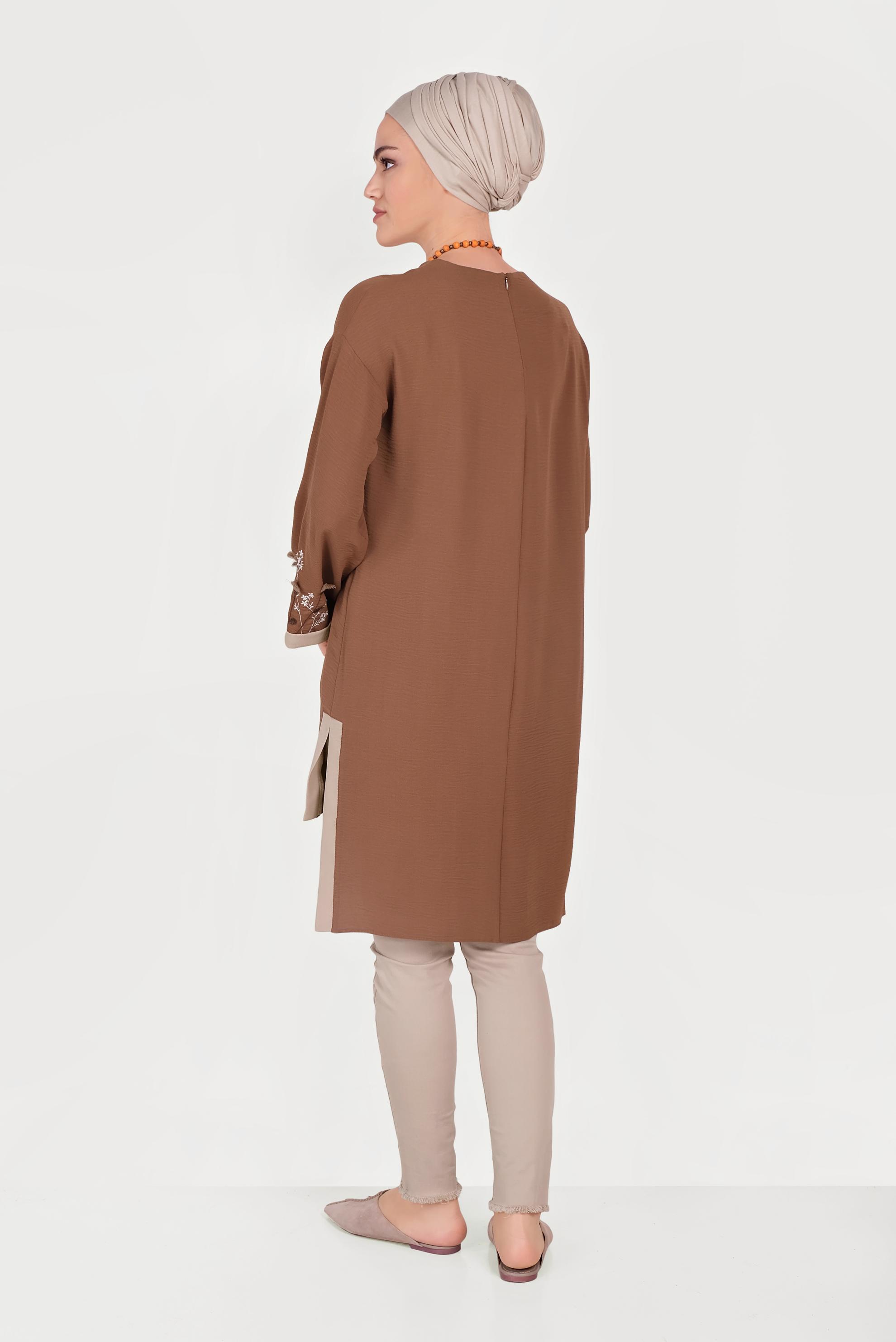 Tesettür giyim KAHVE YANLARI YIRTMAÇLI ASİMETRİK KESİM TUNİK 40662
