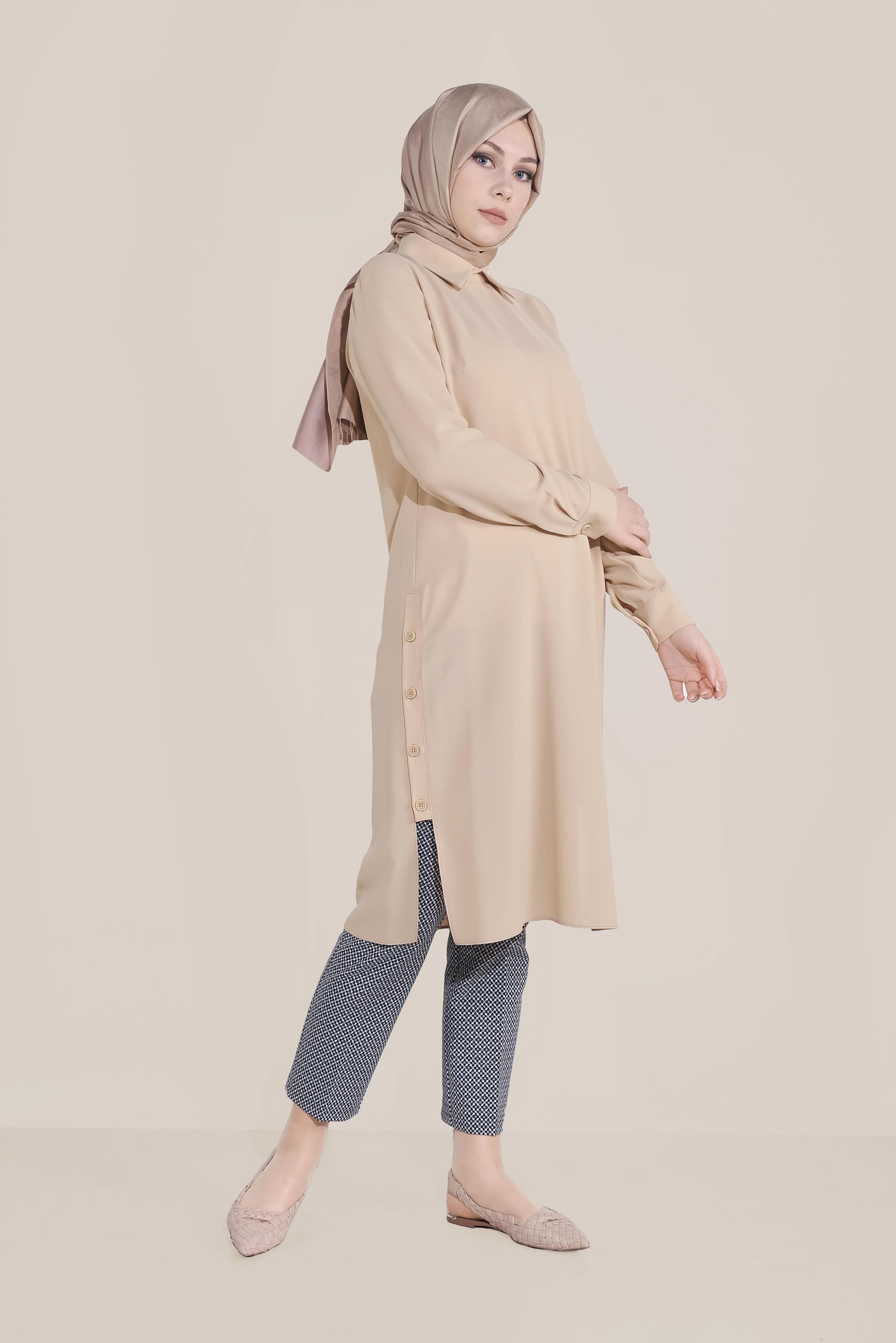 Tesettür giyim BEJ YIRTMACI DÜĞMELİ SİVRİ YAKA TUNİK 40686