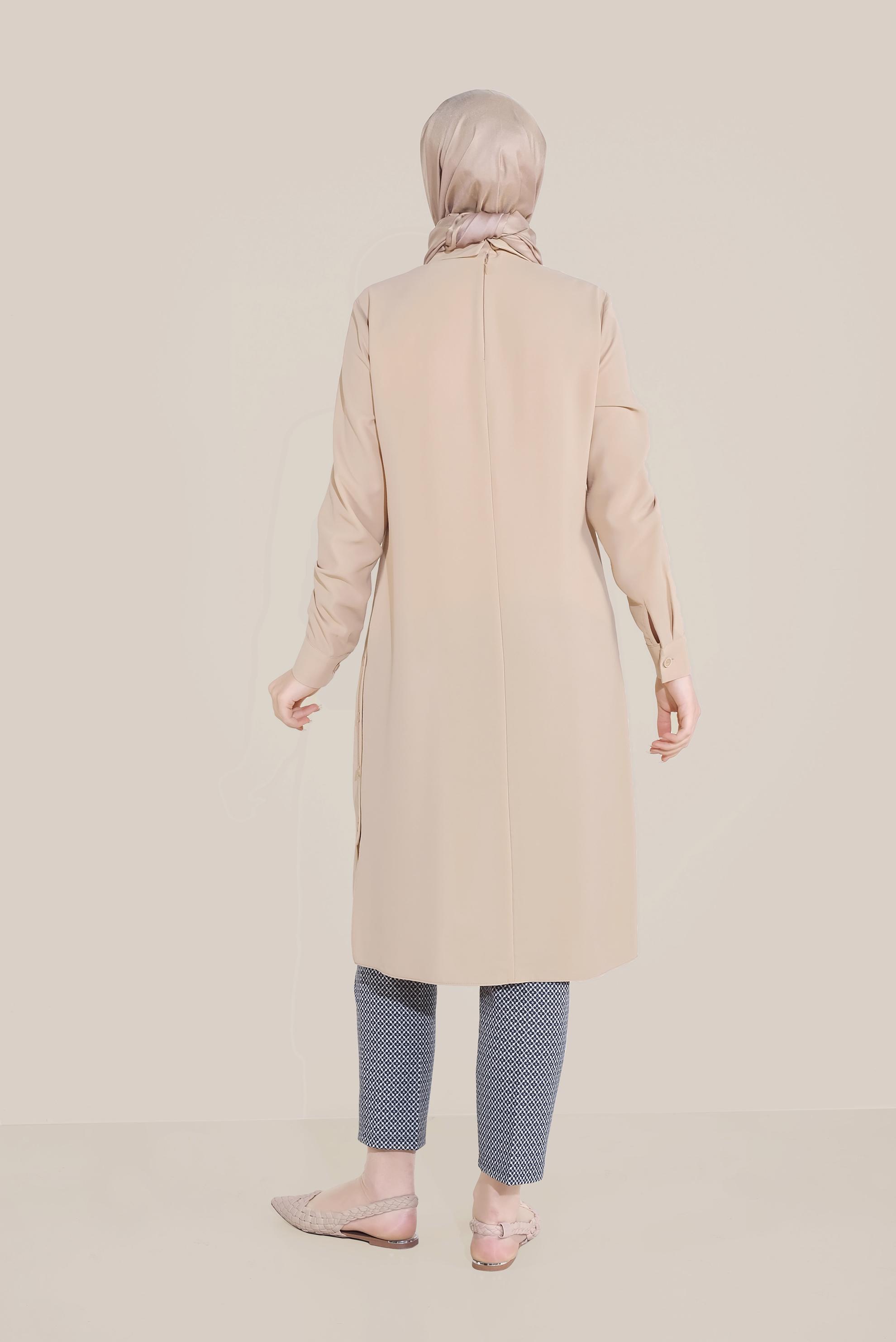 Tesettür giyim BEJ YIRTMACI DÜĞMELİ SİVRİ YAKA TUNİK 40686