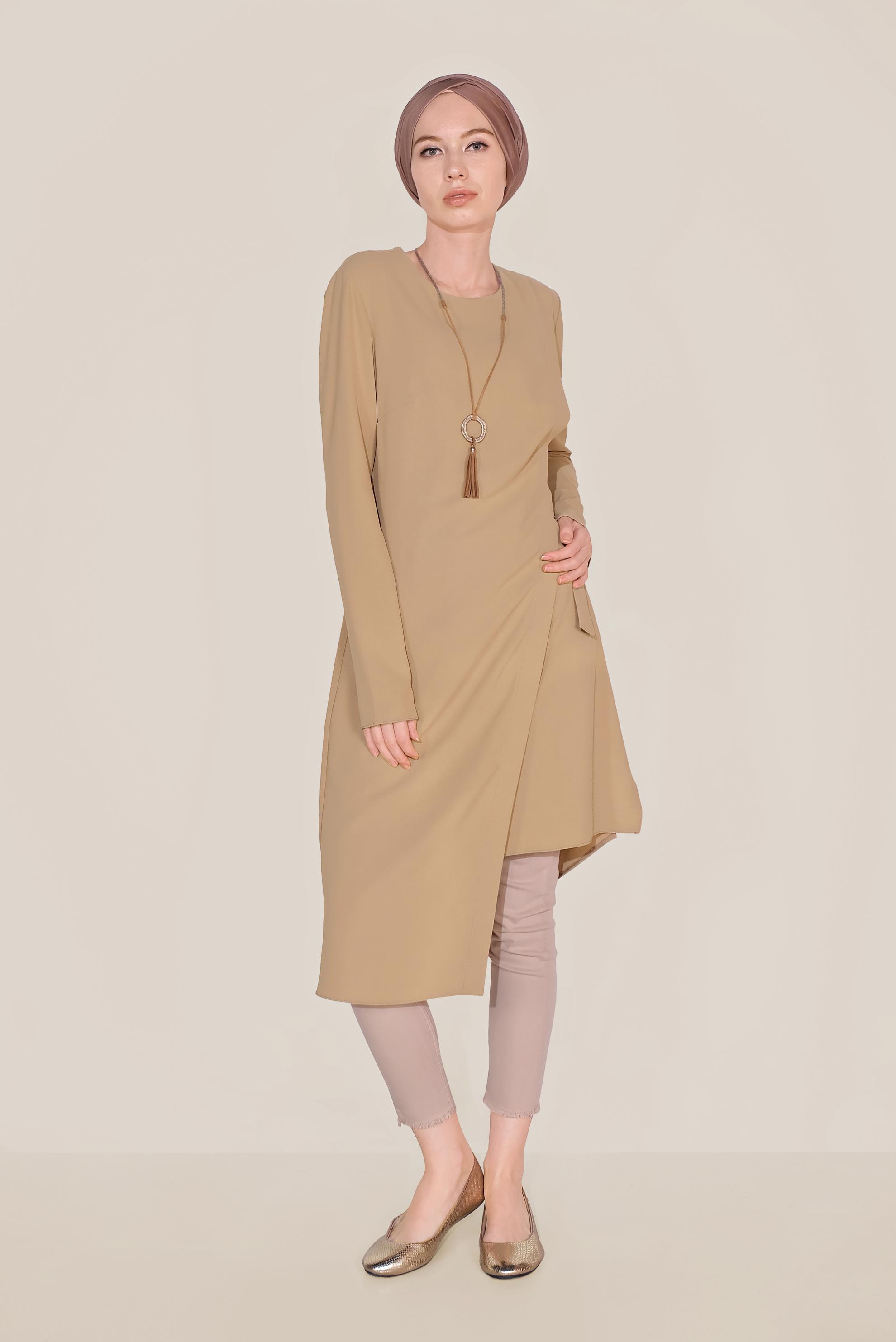 Tesettür giyim KUM ASİMETRİK YANDAN KEMERLİ TUNİK 40687