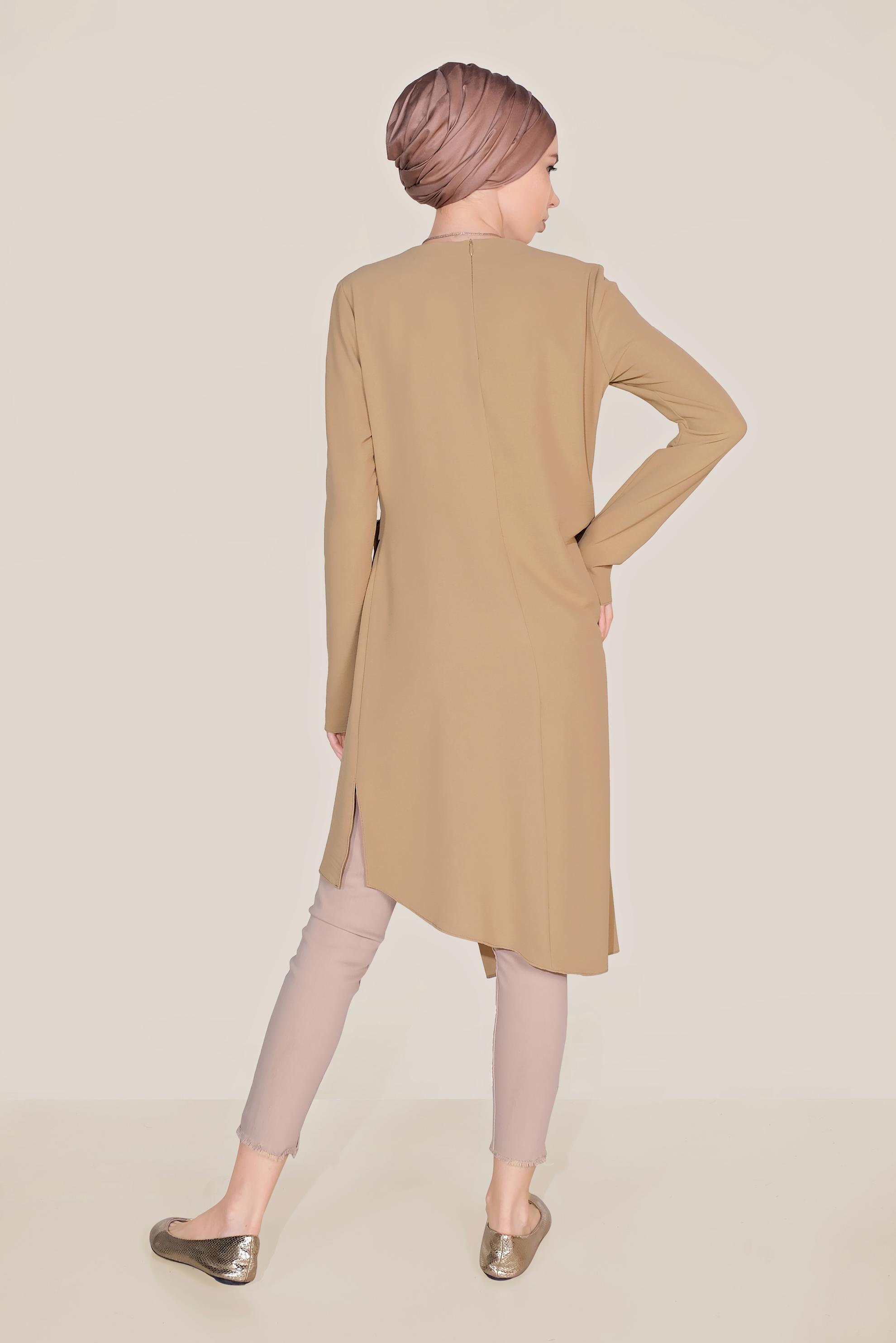 Tesettür giyim KUM ASİMETRİK YANDAN KEMERLİ TUNİK 40687