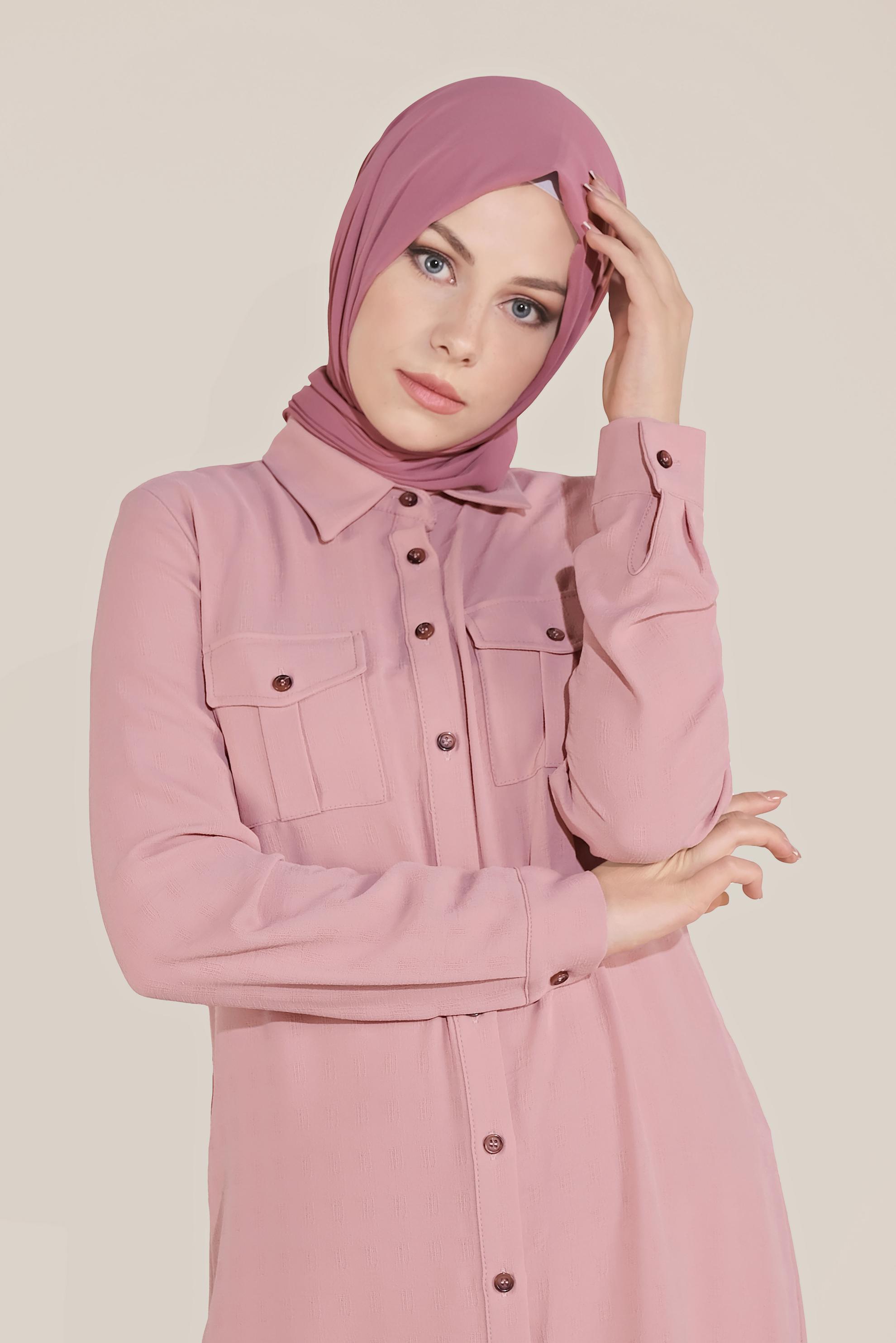 Tesettür giyim PUDRA BOYDAN DÜĞMELİ ERKEK YAKA TUNİK 40708 