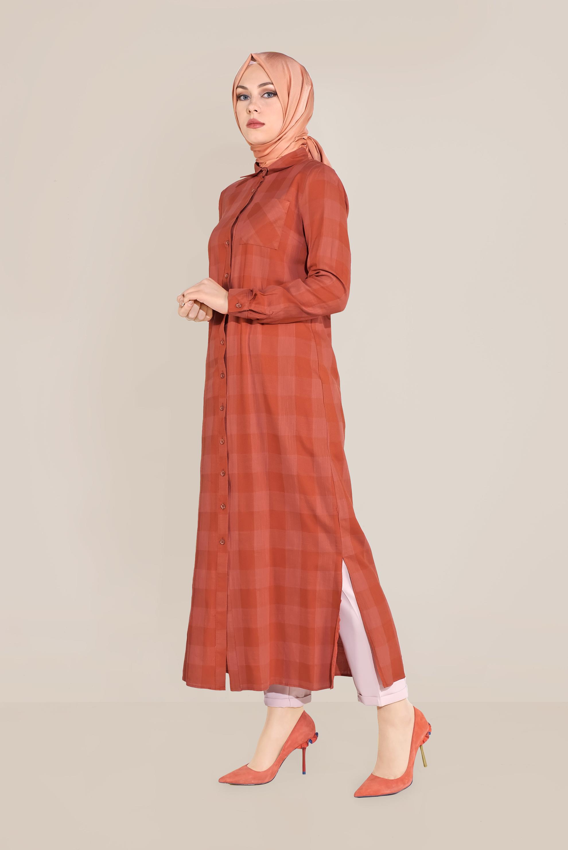 Tesettür giyim KIRMIZI BOYDAN DÜĞMELİ YIRTMAÇLI TUNİK 40709