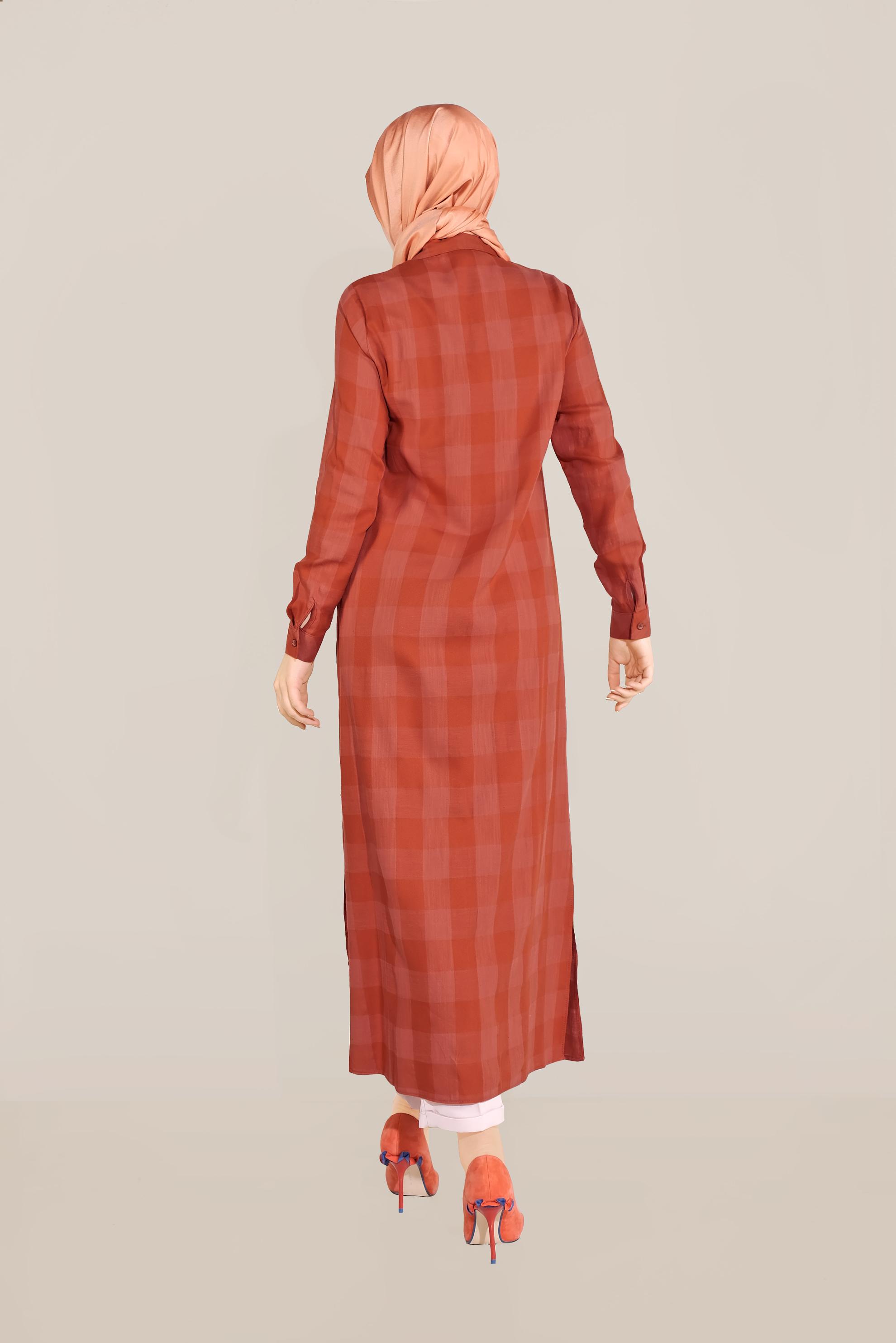 Tesettür giyim KIRMIZI BOYDAN DÜĞMELİ YIRTMAÇLI TUNİK 40709