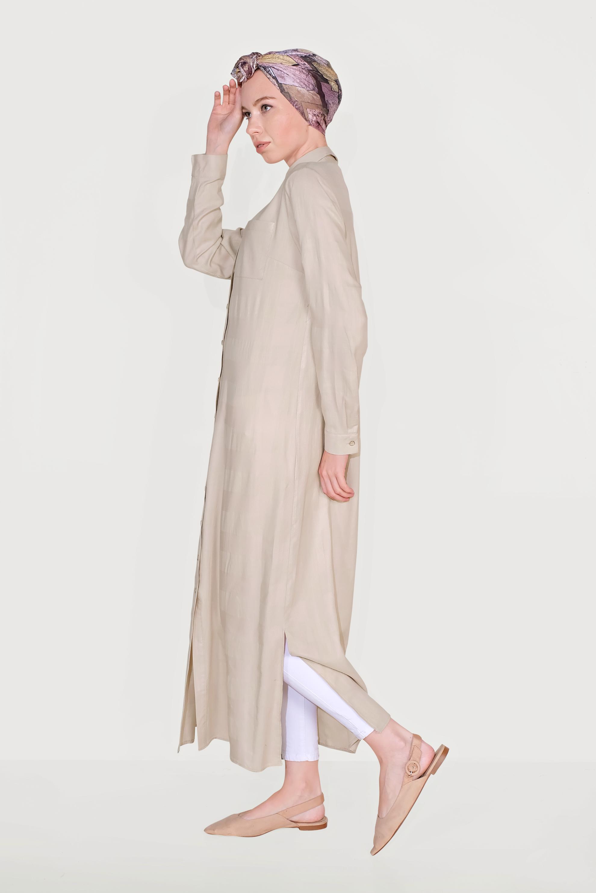 Tesettür giyim BEJ BOYDAN DÜĞMELİ YIRTMAÇLI TUNİK 40709