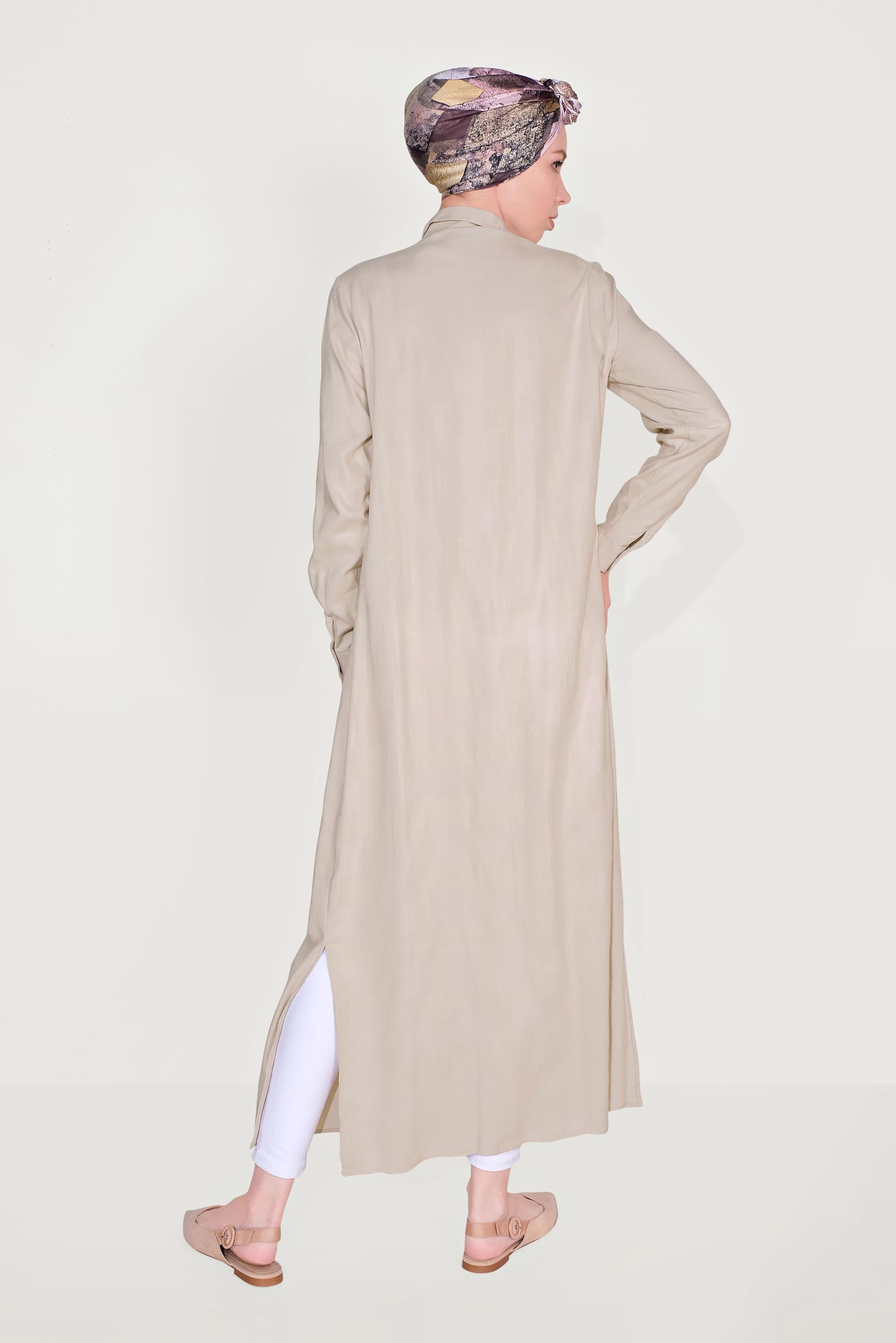 Tesettür giyim BEJ BOYDAN DÜĞMELİ YIRTMAÇLI TUNİK 40709