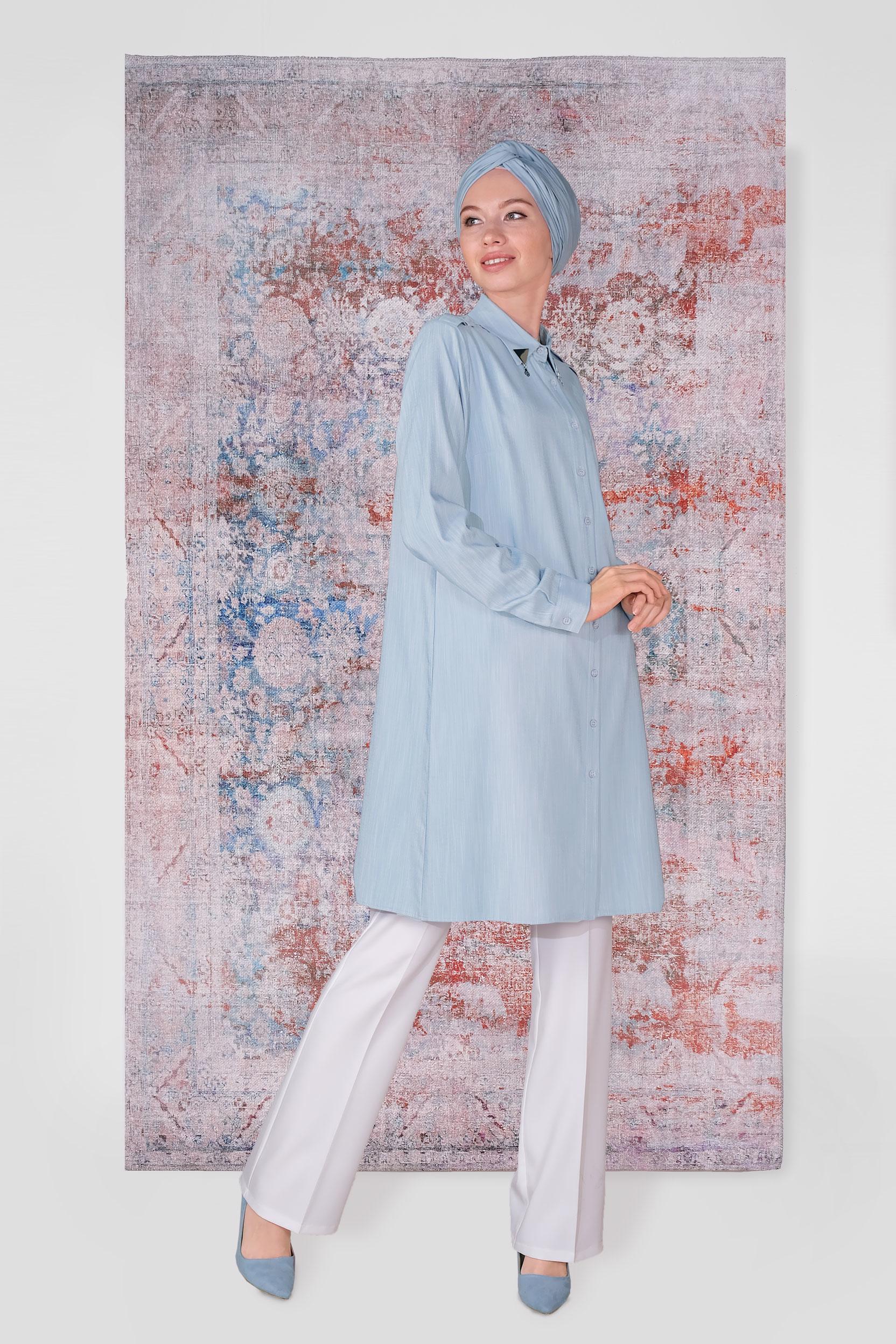 Tesettür giyim MAVİ YAKASI BROŞLU TUNİK 40747